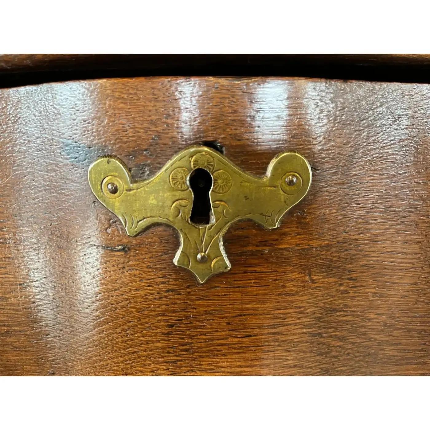 Cassettiera olandese in Oak del XIX secolo in vendita 6