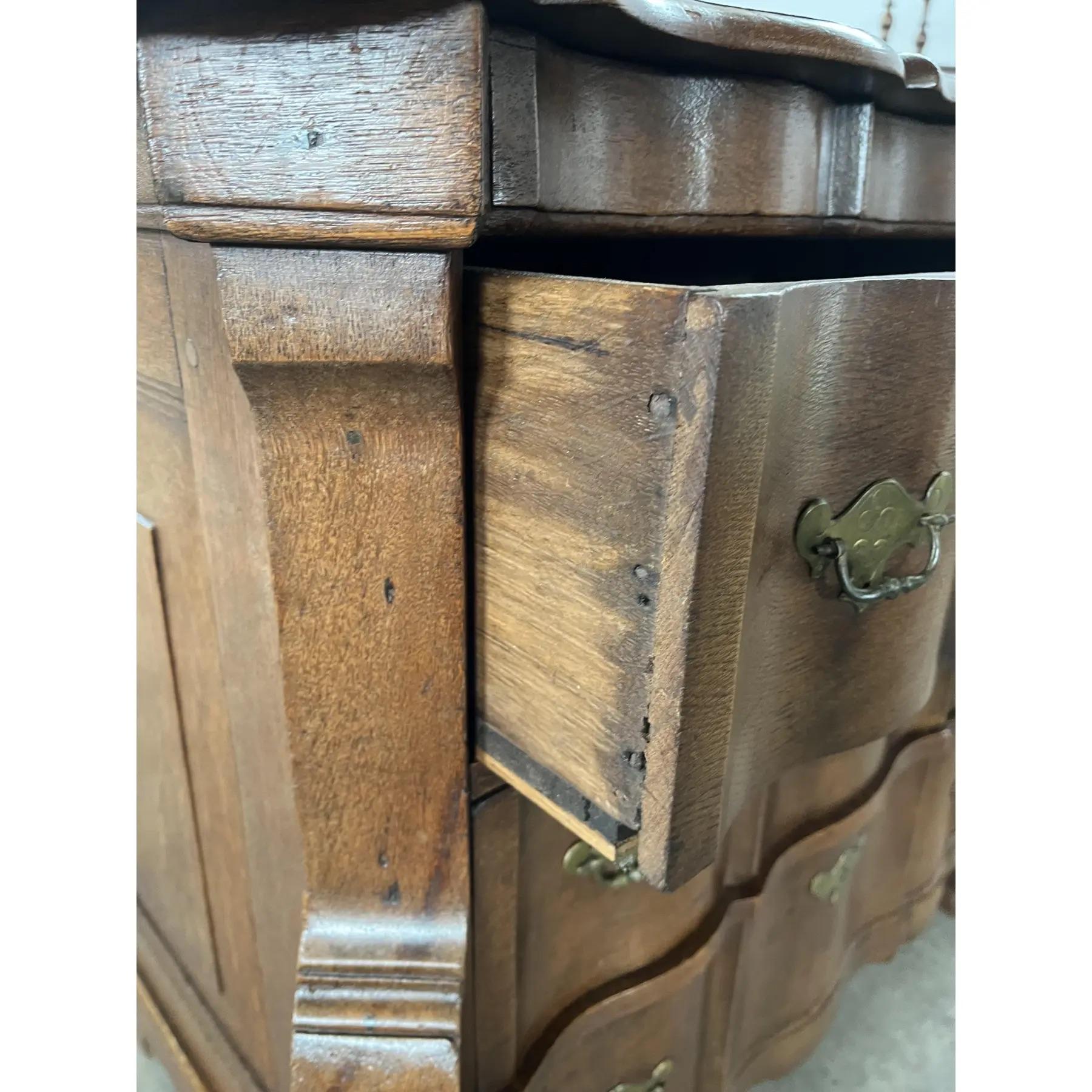 Cassettiera olandese in Oak del XIX secolo In condizioni buone in vendita a Viterbo, VT