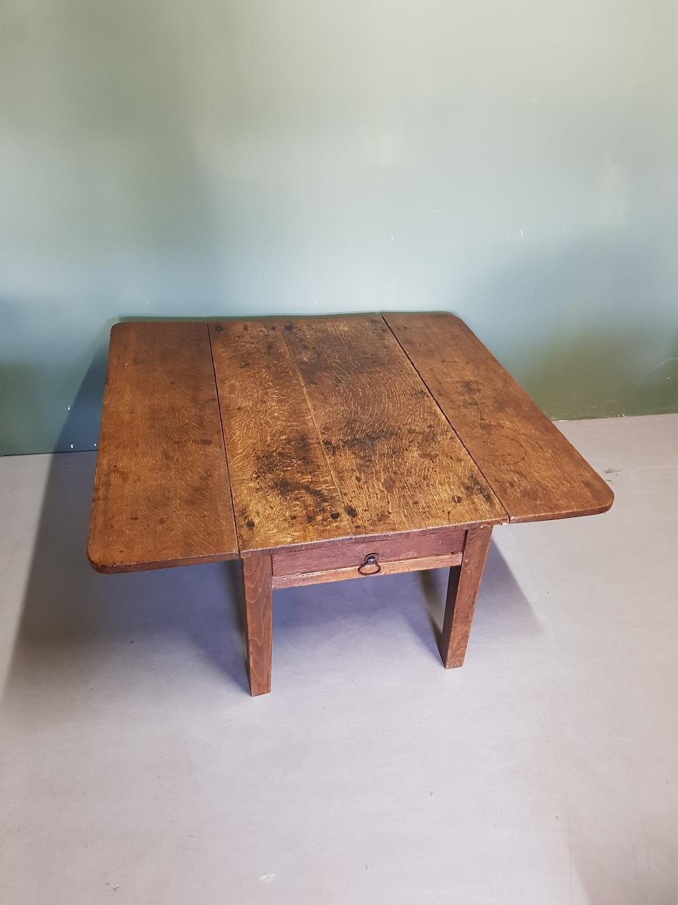 Hand-Crafted 19th Century Dutch Oak Drop Leaf Rural Coffee or Sofa Table For Sale