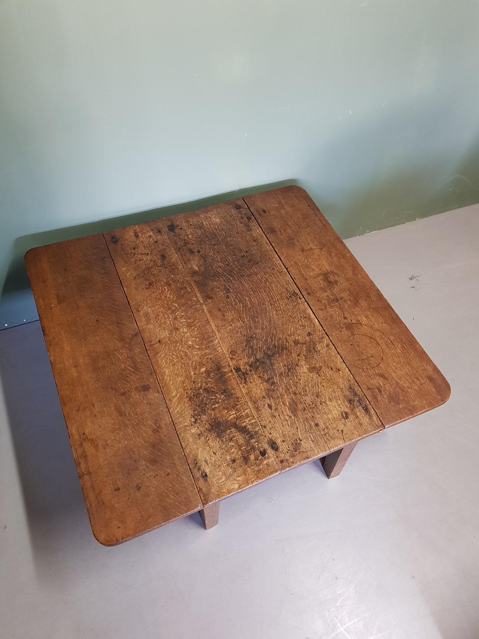 19th Century Dutch Oak Drop Leaf Rural Coffee or Sofa Table In Good Condition For Sale In Raalte, NL