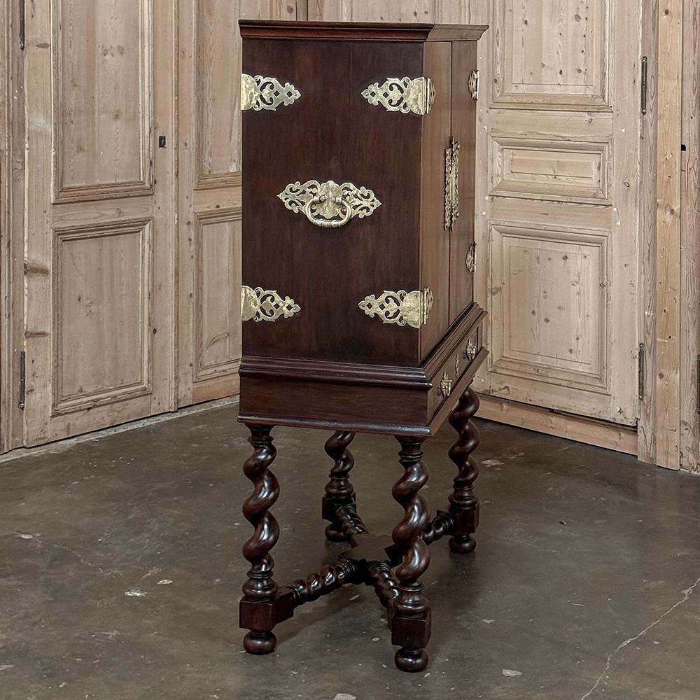 19th Century Dutch Raised Cabinet in the Chinoiserie Style For Sale 12