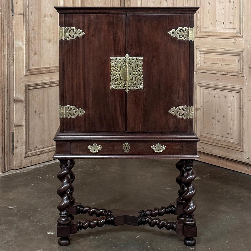 19th Century Dutch Raised Cabinet in the Chinoiserie Style In Good Condition For Sale In Dallas, TX