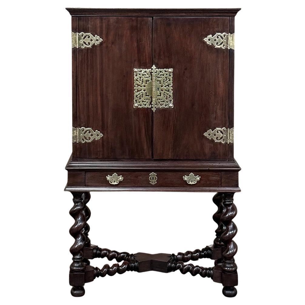 19th Century Dutch Raised Cabinet in the Chinoiserie Style For Sale