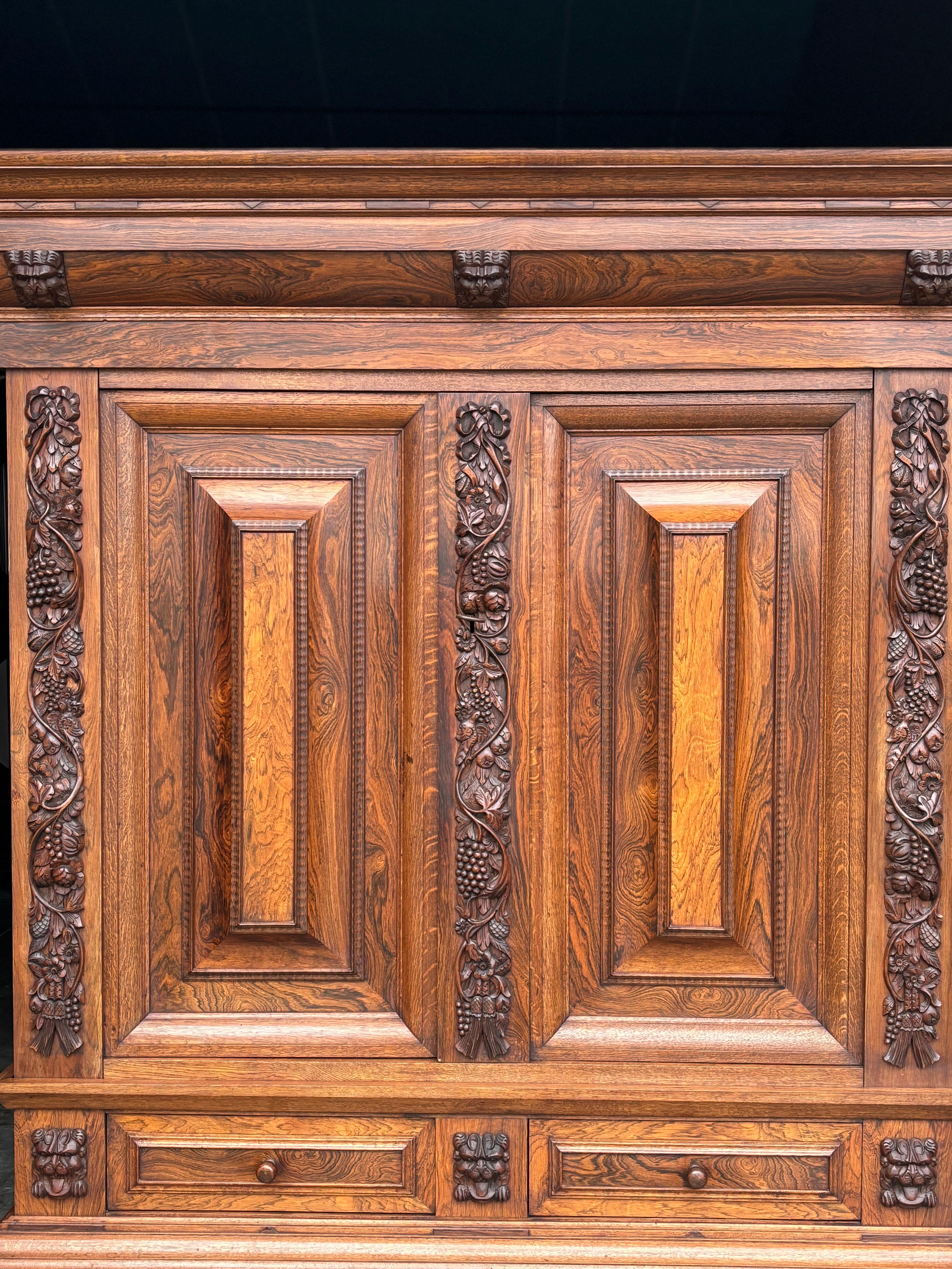 Cabinet en bois de rose de la Renaissance hollandaise du 19e siècle en vente 3