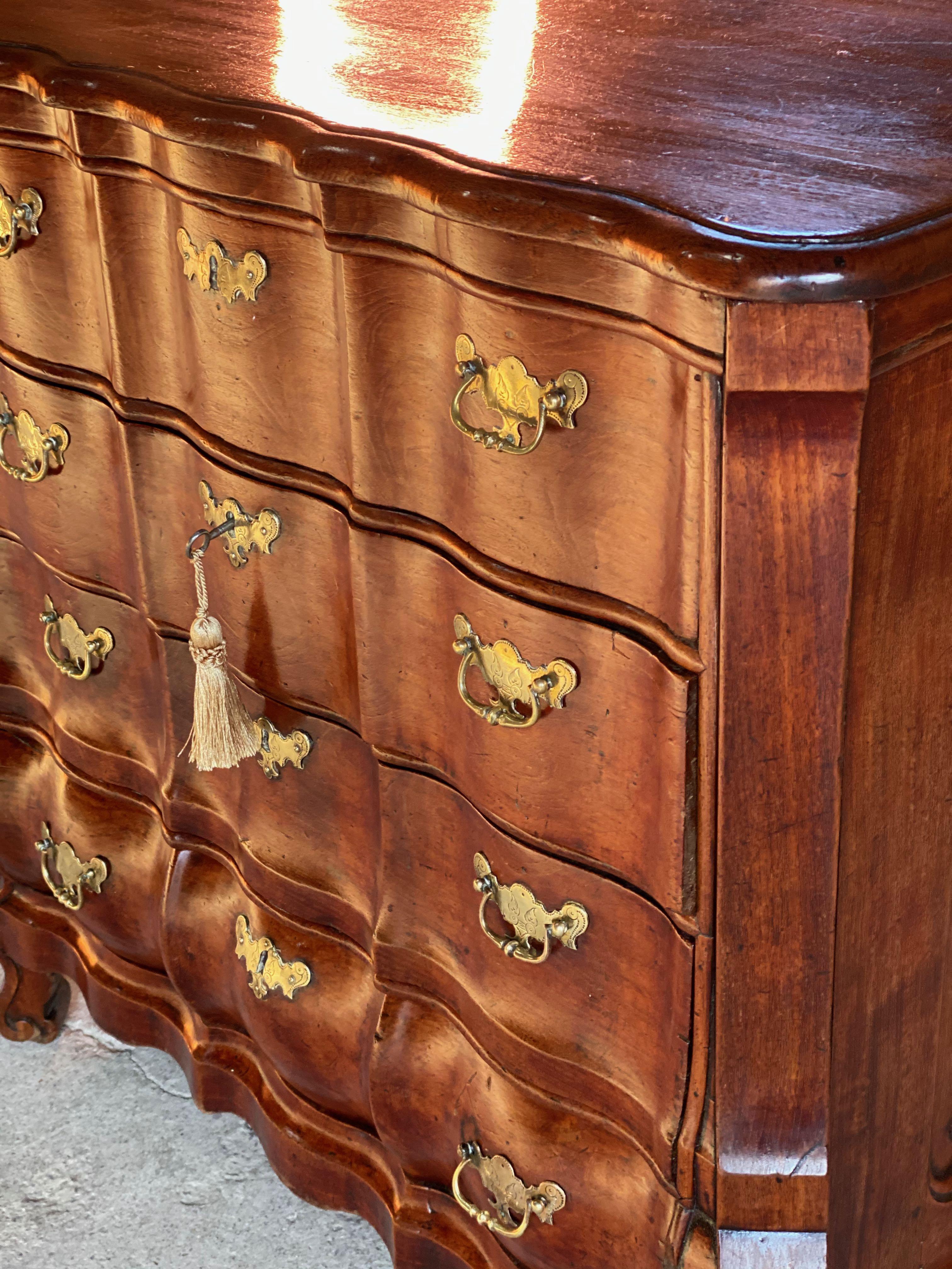 19th Century Dutch Rosewood Bombe Commode Chest of Drawers, circa 1820 In Good Condition In Longdon, Tewkesbury
