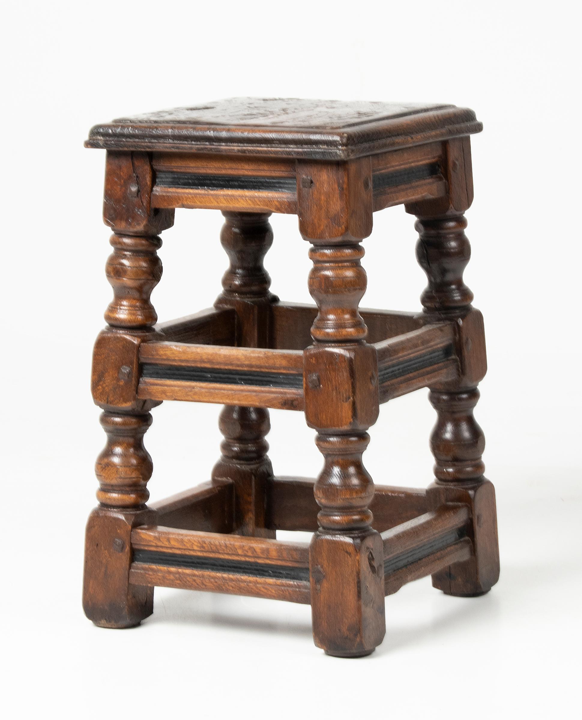 Beautiful antique stool, made of solid oak.
The wood has a beautiful weathered patina.
The stool is stable and sturdy. Constructively in order.