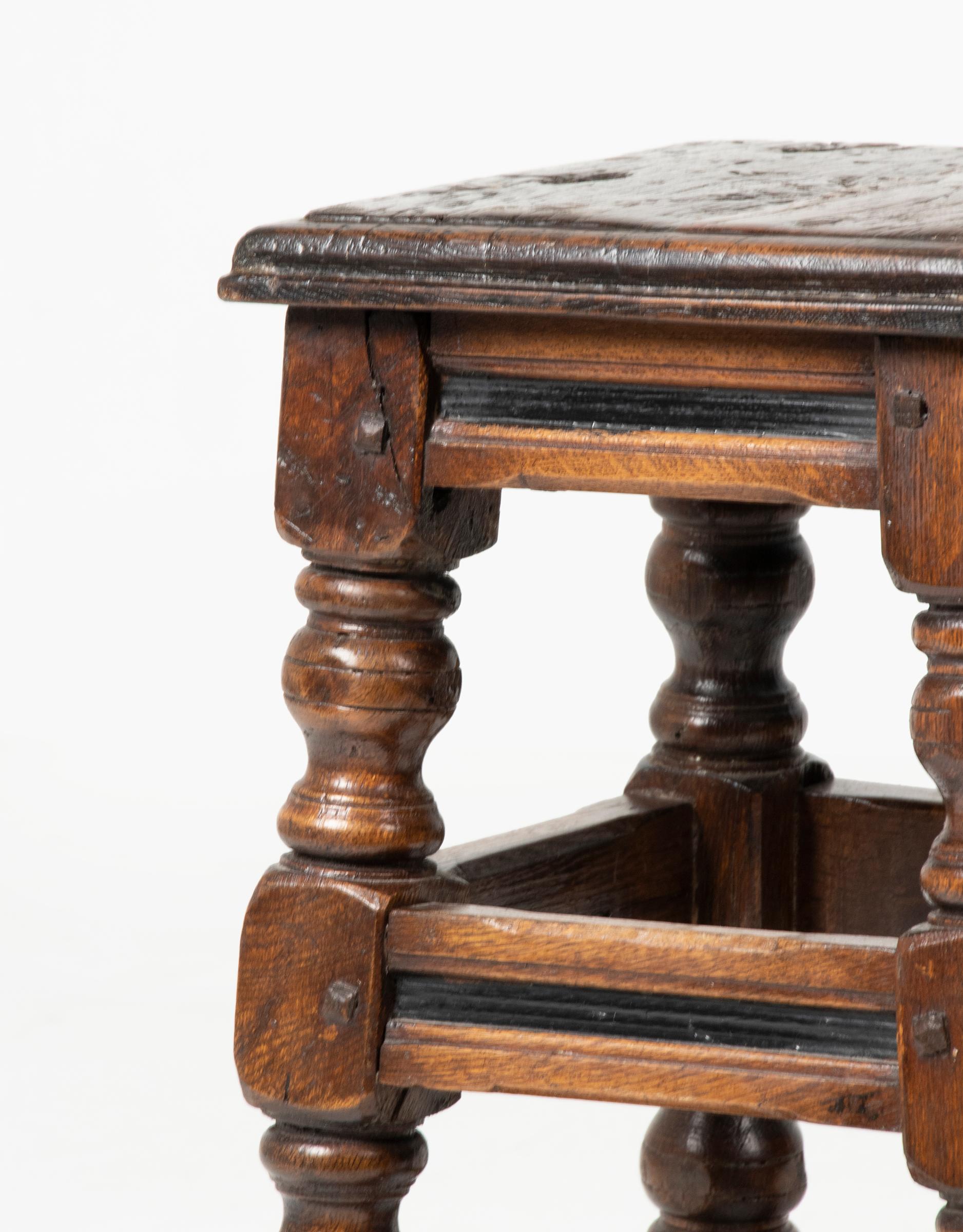19th Century Dutch Rustic Oak Stool In Good Condition For Sale In Casteren, Noord-Brabant