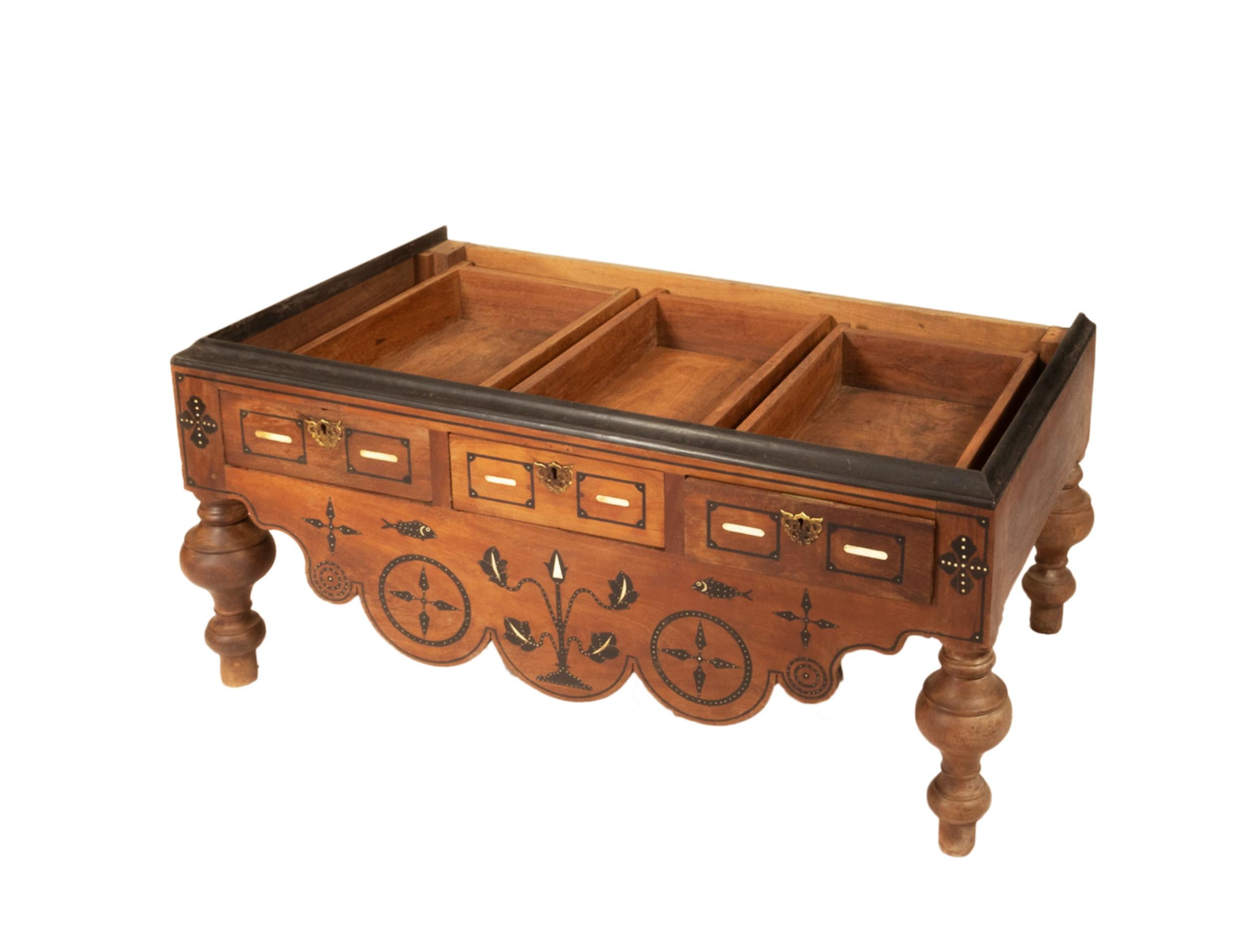 Coffre hollandais en bois satiné, 19e siècle Bon état - En vente à Lisbon, PT