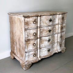 Commode hollandaise à façade serpentine du 19ème siècle