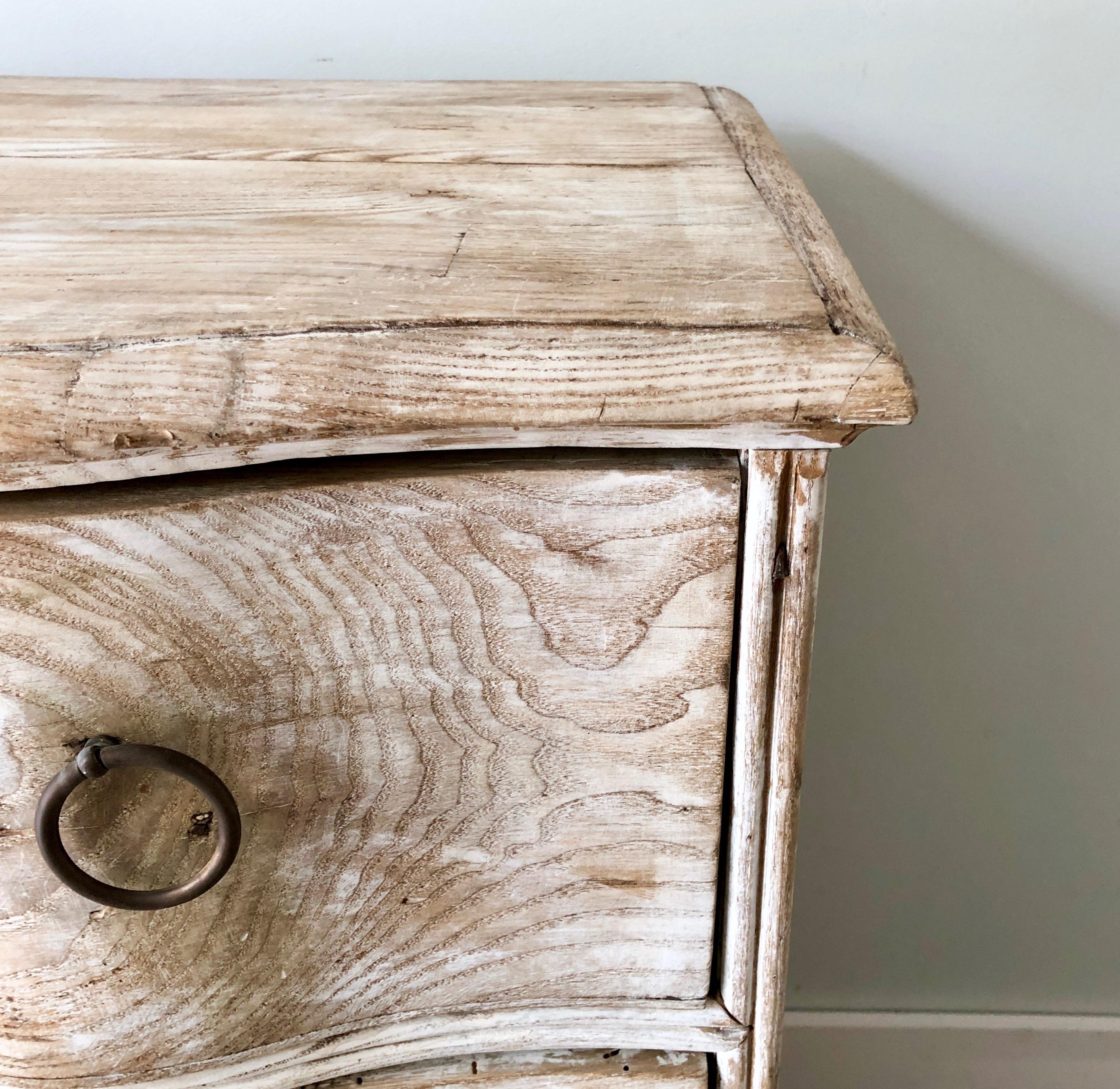 serpentine front chest of drawers