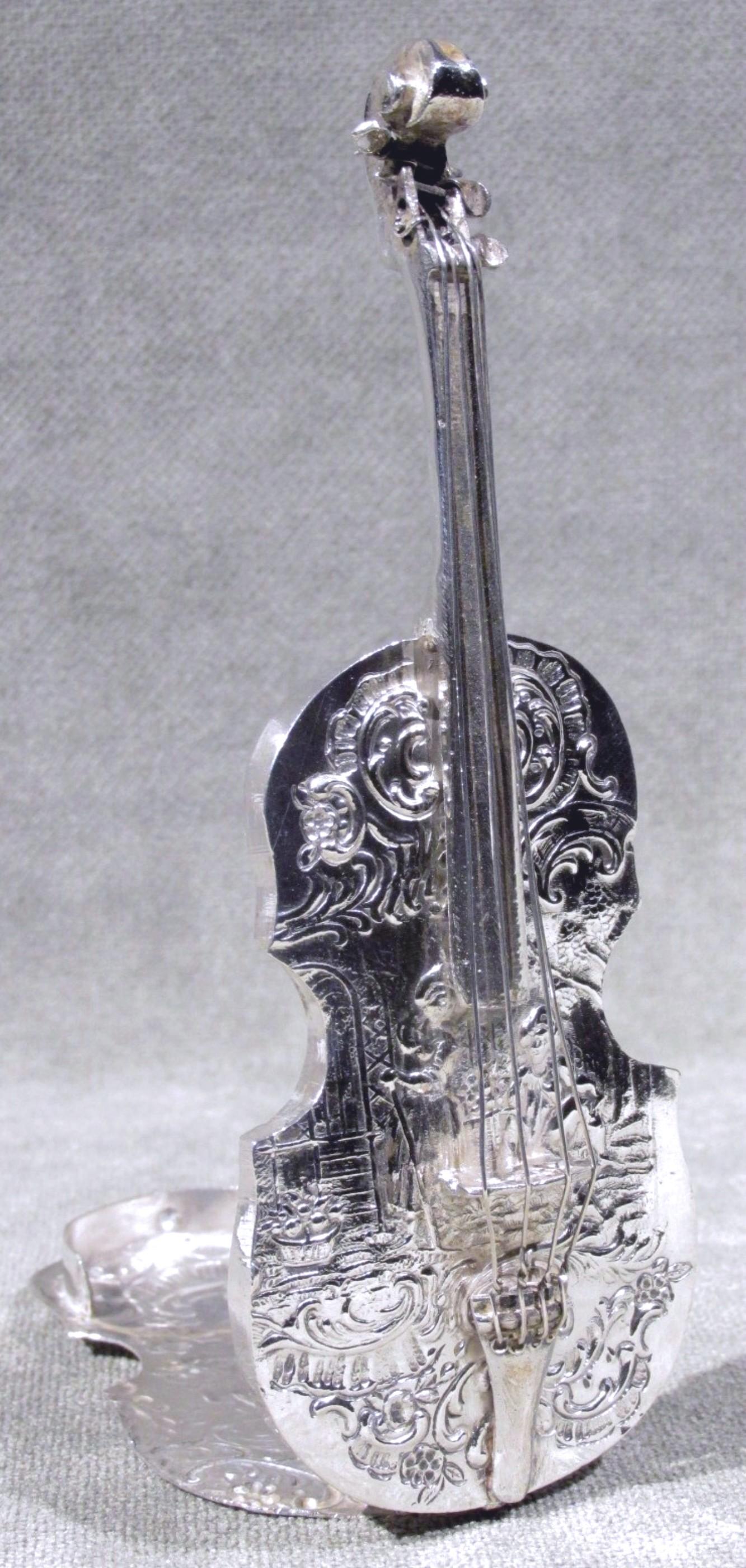 19th Century Dutch Silver Pill Box in the Form of a Miniature Cello, Circa 1880 In Good Condition In Ottawa, Ontario