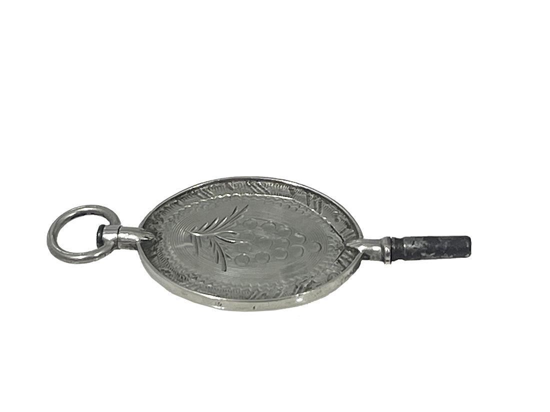 19th Century Dutch silver watch-key with a scene of a bunch of grapes For Sale 3