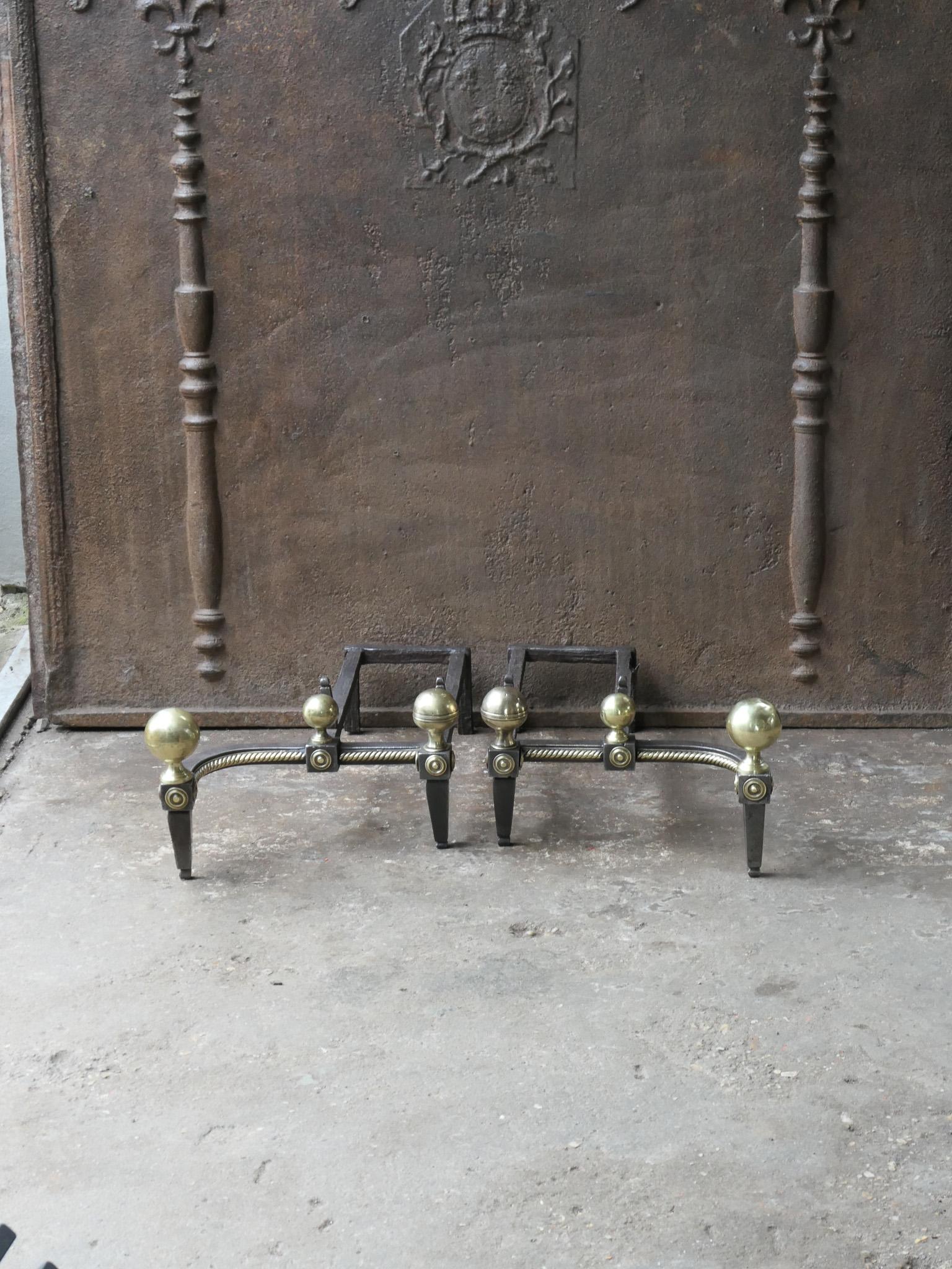 19th century Dutch Victorian period fireplace basket, fire grate made of wrought iron and polished brass. The fireplace grate is in a good condition and is fit for use in the fireplace. See detail photo for some damage at one of the beams.

The