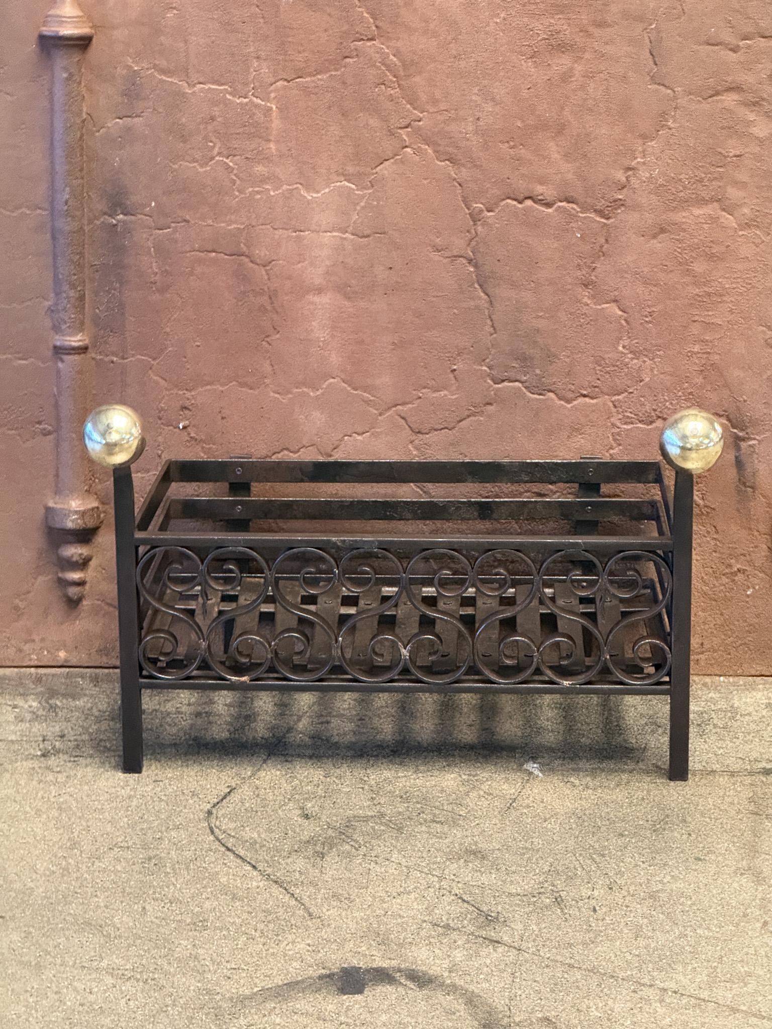 Grille de cheminée ou panier de cheminée victorien néerlandais du 19ème siècle Bon état - En vente à Soest, NL