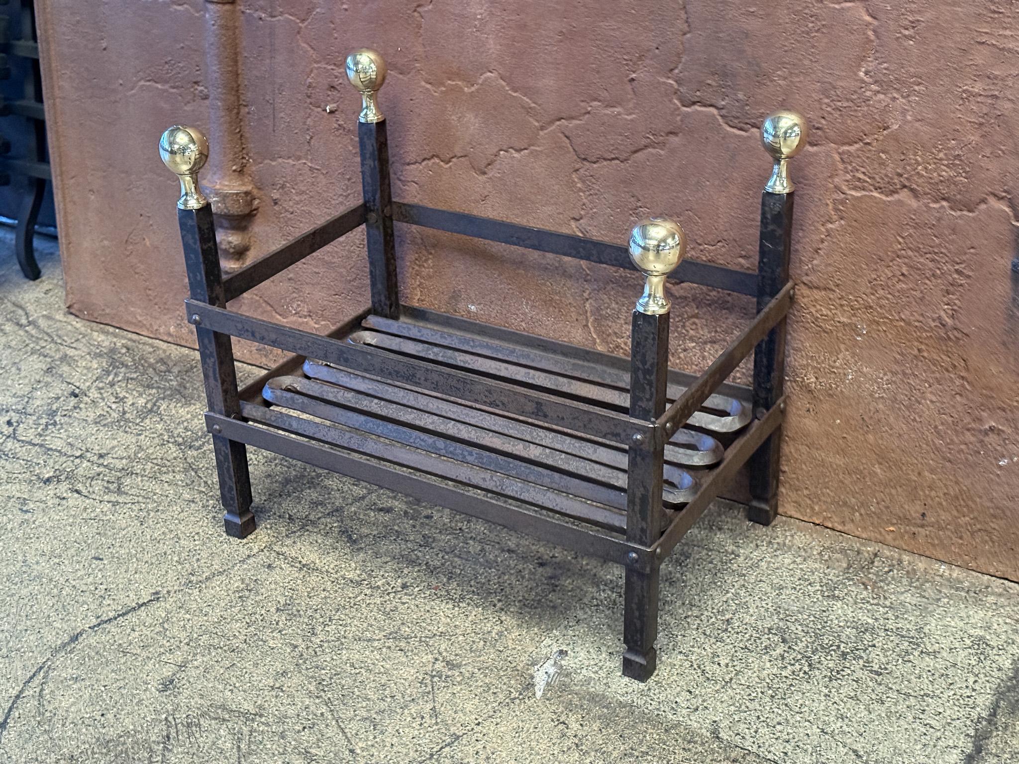 Grille de cheminée ou panier de cheminée victorien néerlandais du 19ème siècle Bon état - En vente à Soest, NL