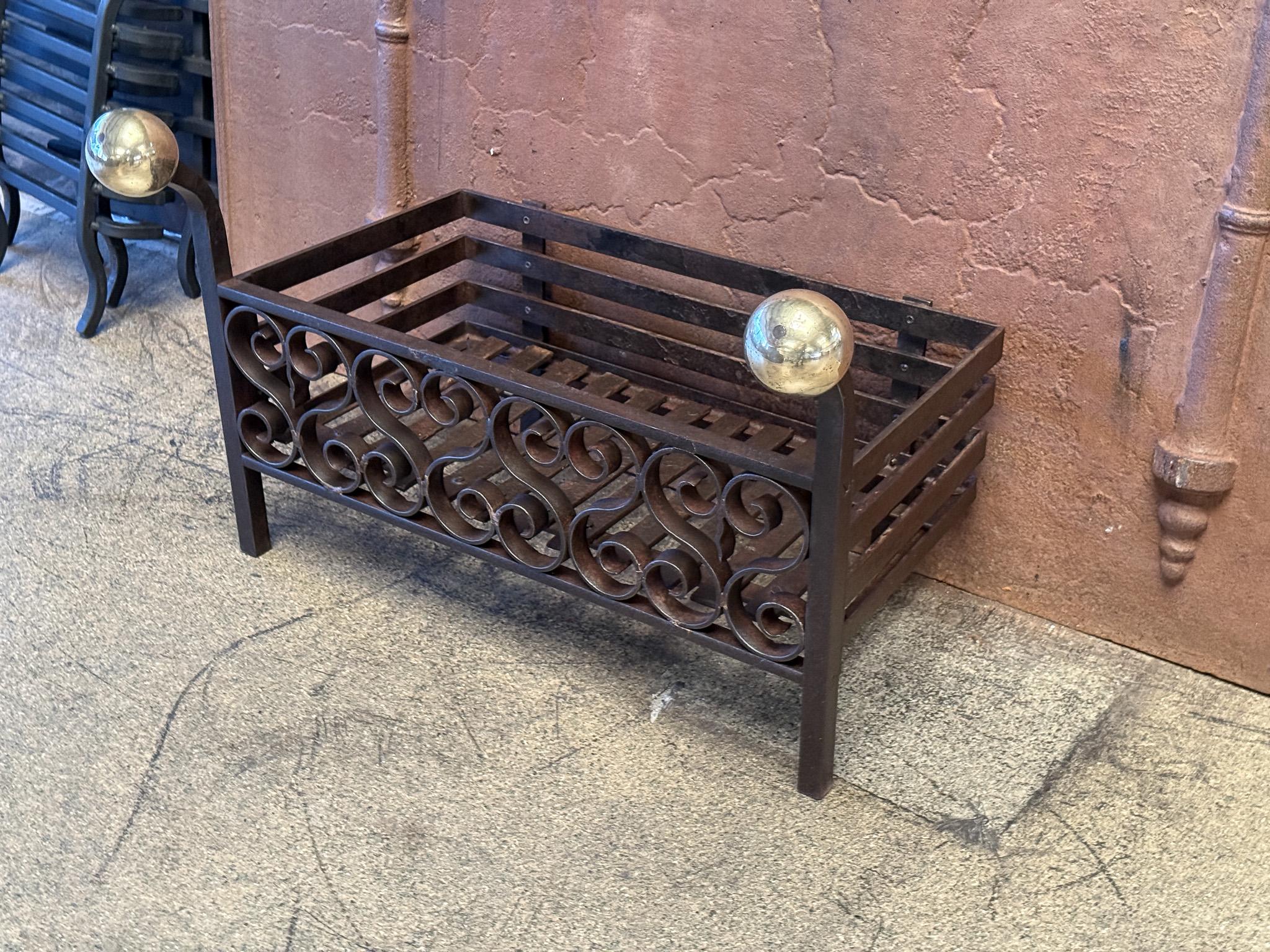Laiton Grille de cheminée ou panier de cheminée victorien néerlandais du 19ème siècle en vente