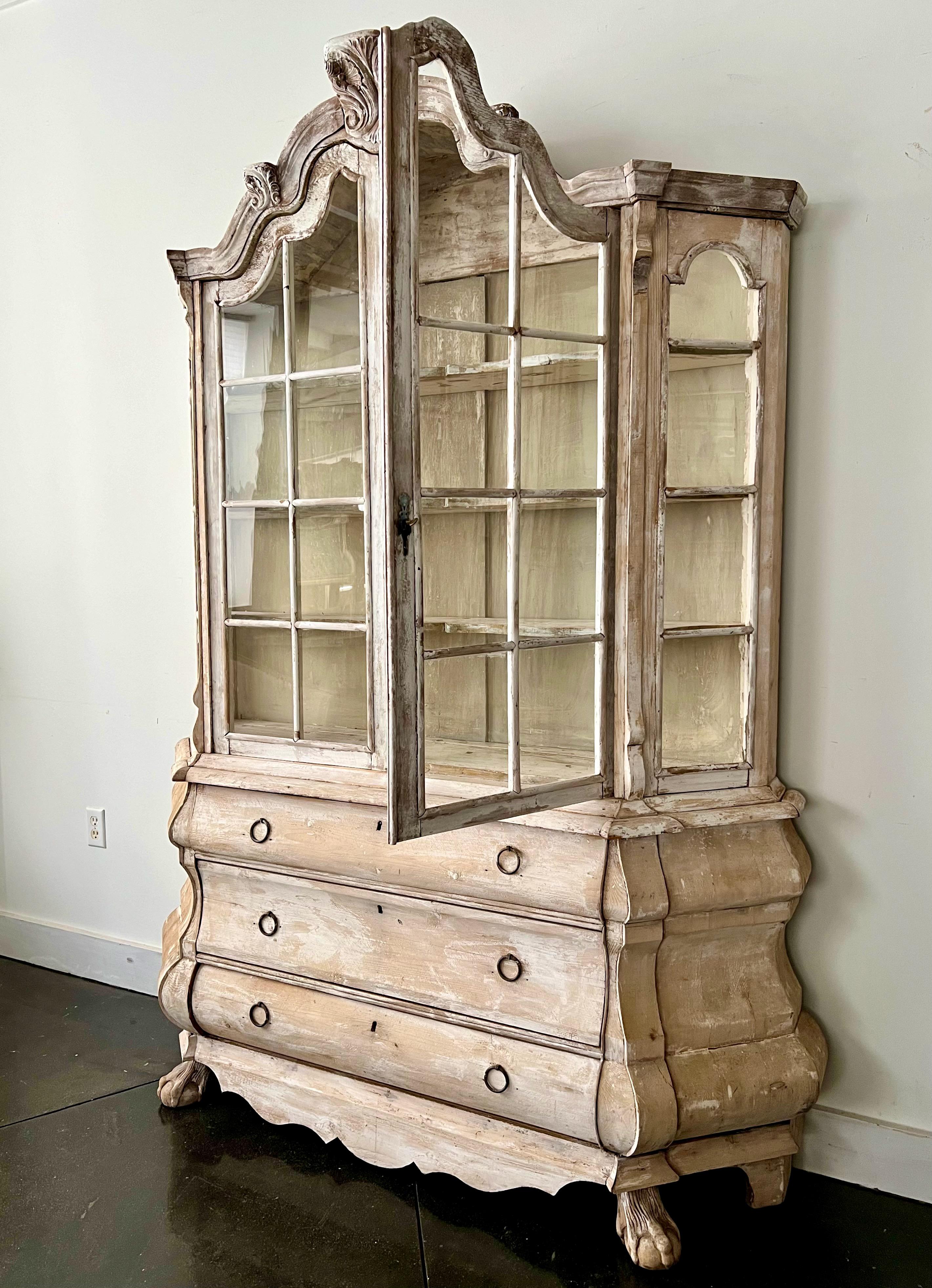 19th century Dutch Vitrine Cabinet In Good Condition For Sale In Charleston, SC