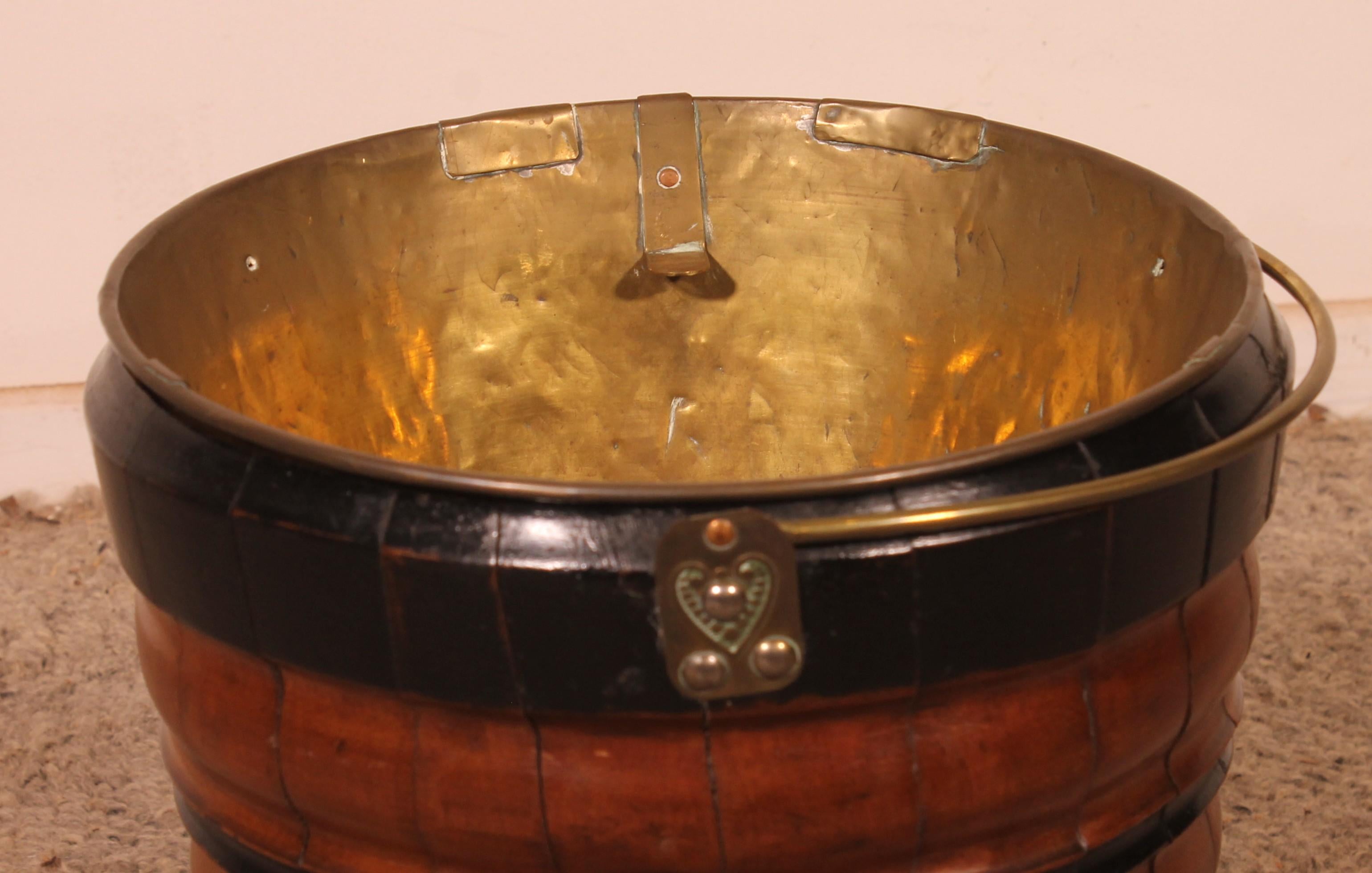 19th Century Dutch Walnut The Bucket For Sale 3