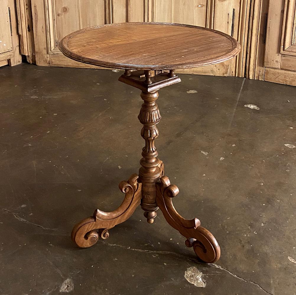 Hand-Crafted 19th Century Dutch Walnut Tilt Top End Table For Sale