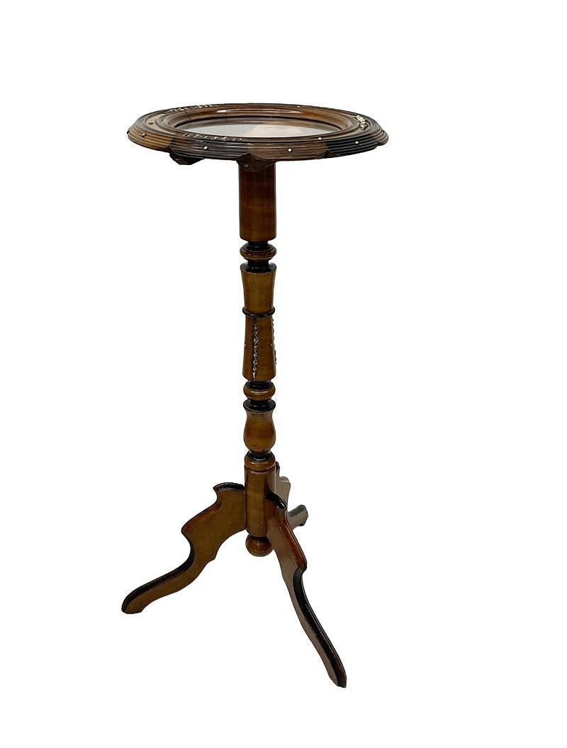 19th Century Dutch Willem III pedestal, plant table, ca 1860

A Willem III pedestal or plant table with bronze ornaments and pins on a tripod base
Inside of the round top, behind glass is a lovely portret painting, oil on canvas
Dutch table, made of
