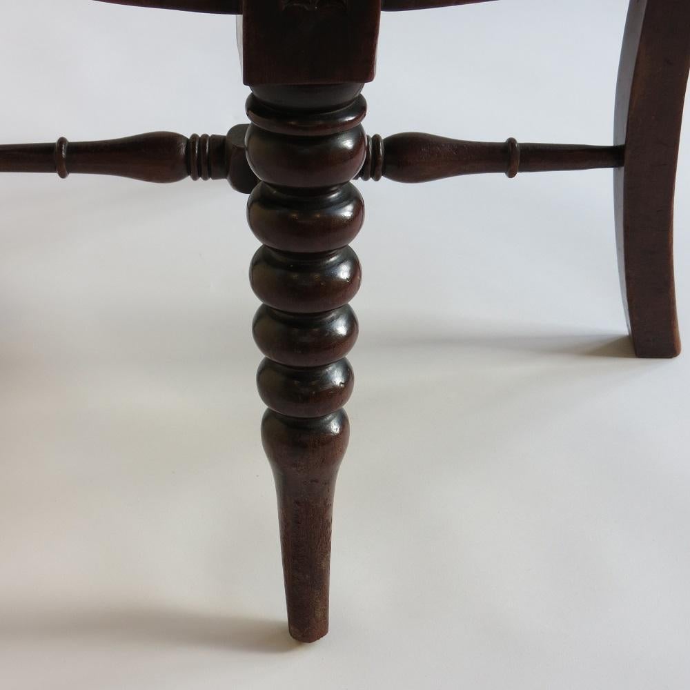 Mahagoni-Stuhl mit Bogenrückenlehne von E W Godwin, William Watt, 19. Jahrhundert im Zustand „Gut“ im Angebot in Stow on the Wold, GB