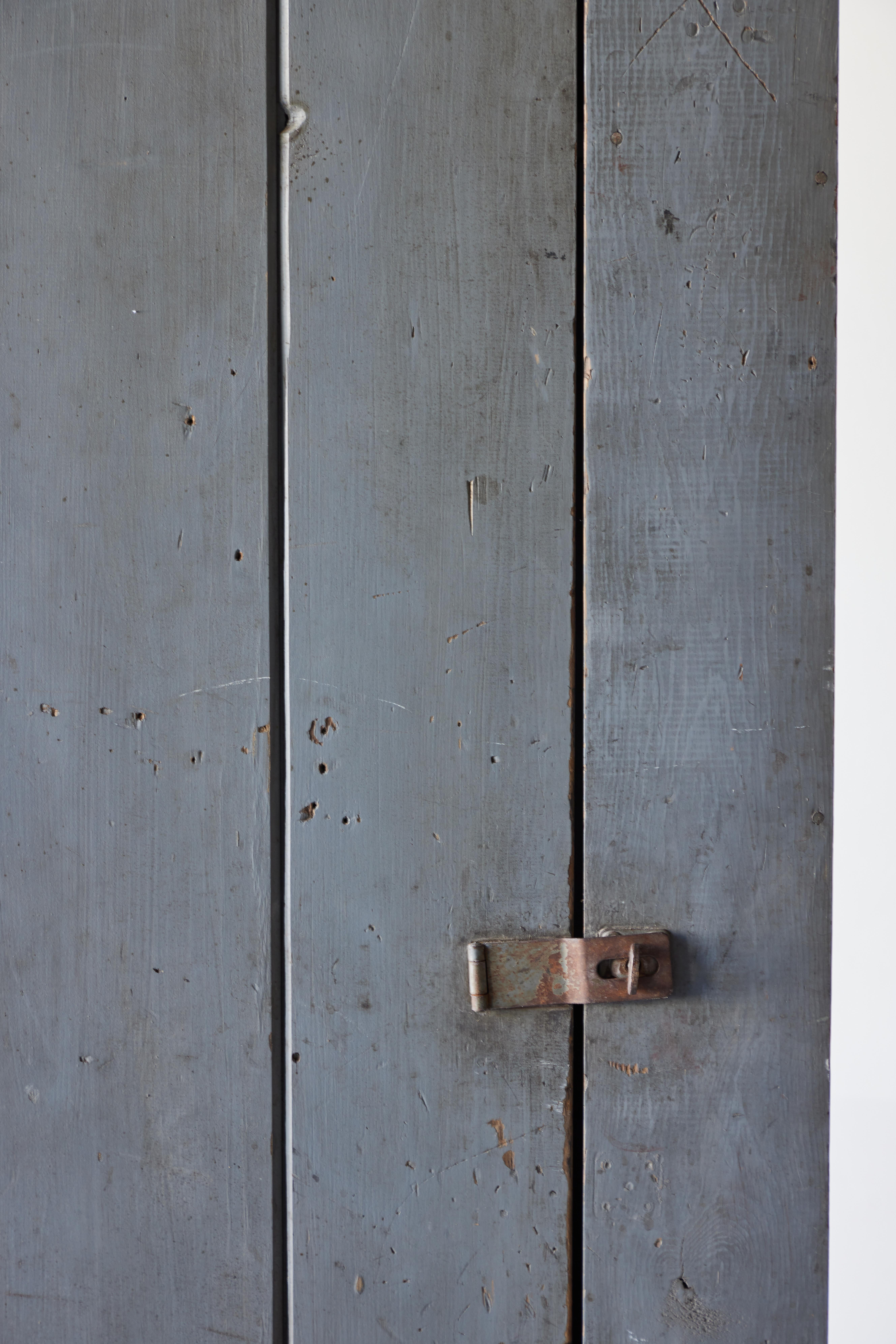 19th Century Early American Painted Single Door Cupboard In Good Condition In Los Angeles, CA