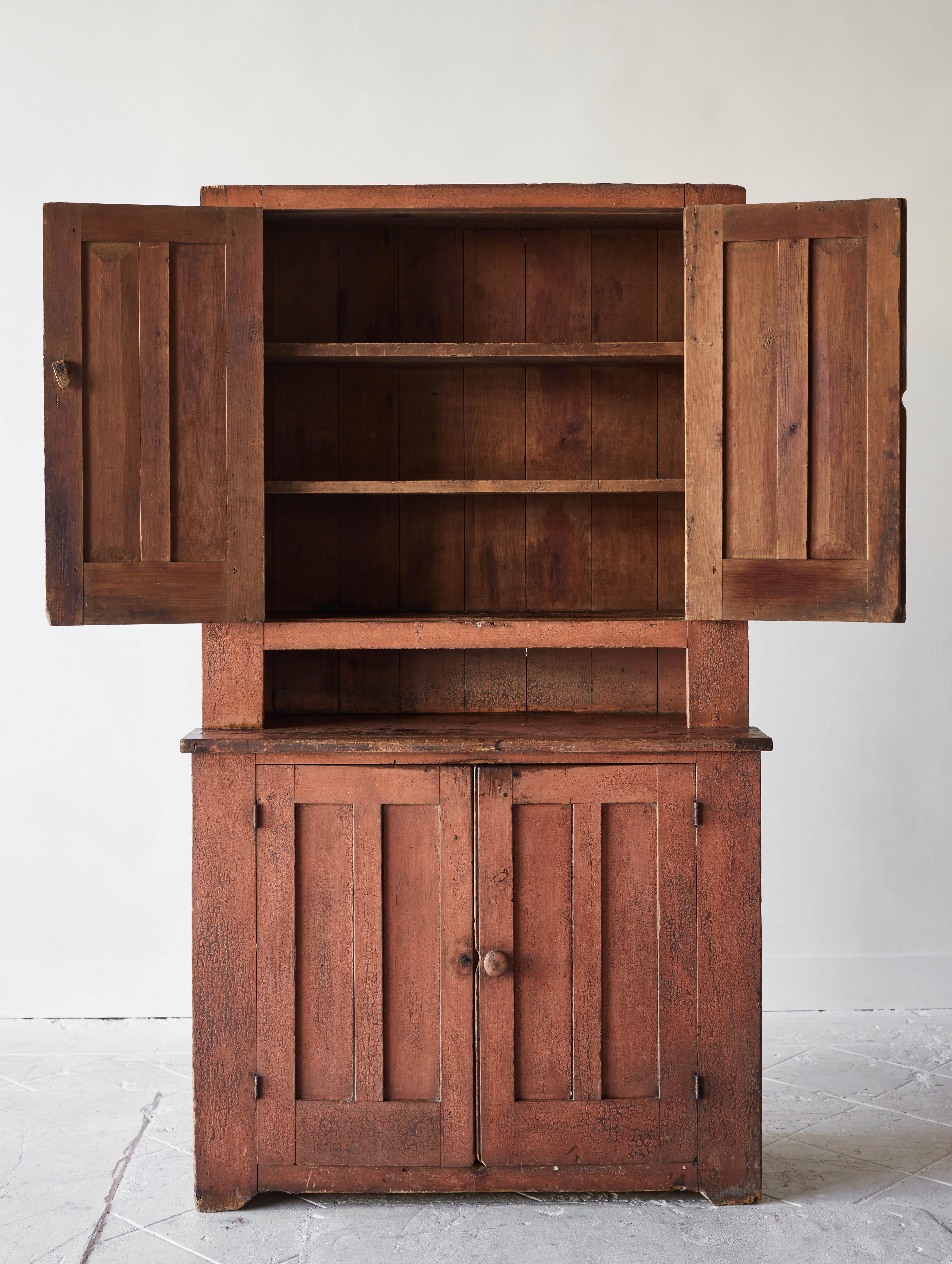 19th Century Early American Painted Step Back Cupboard In Good Condition In Los Angeles, CA