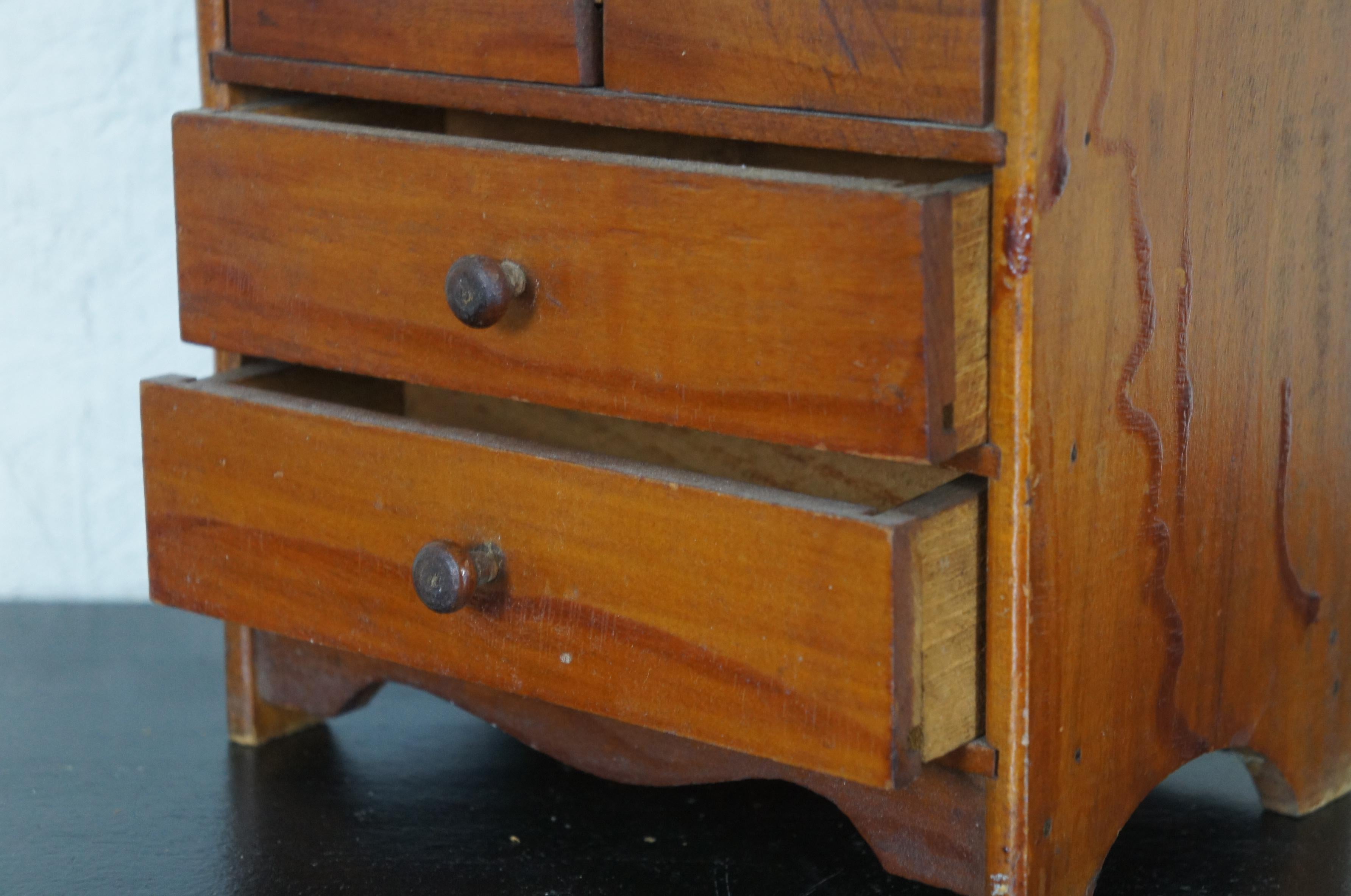 19th Century Early American Pine Cupboard Miniature Salesman Sample Cabinet In Good Condition In Dayton, OH