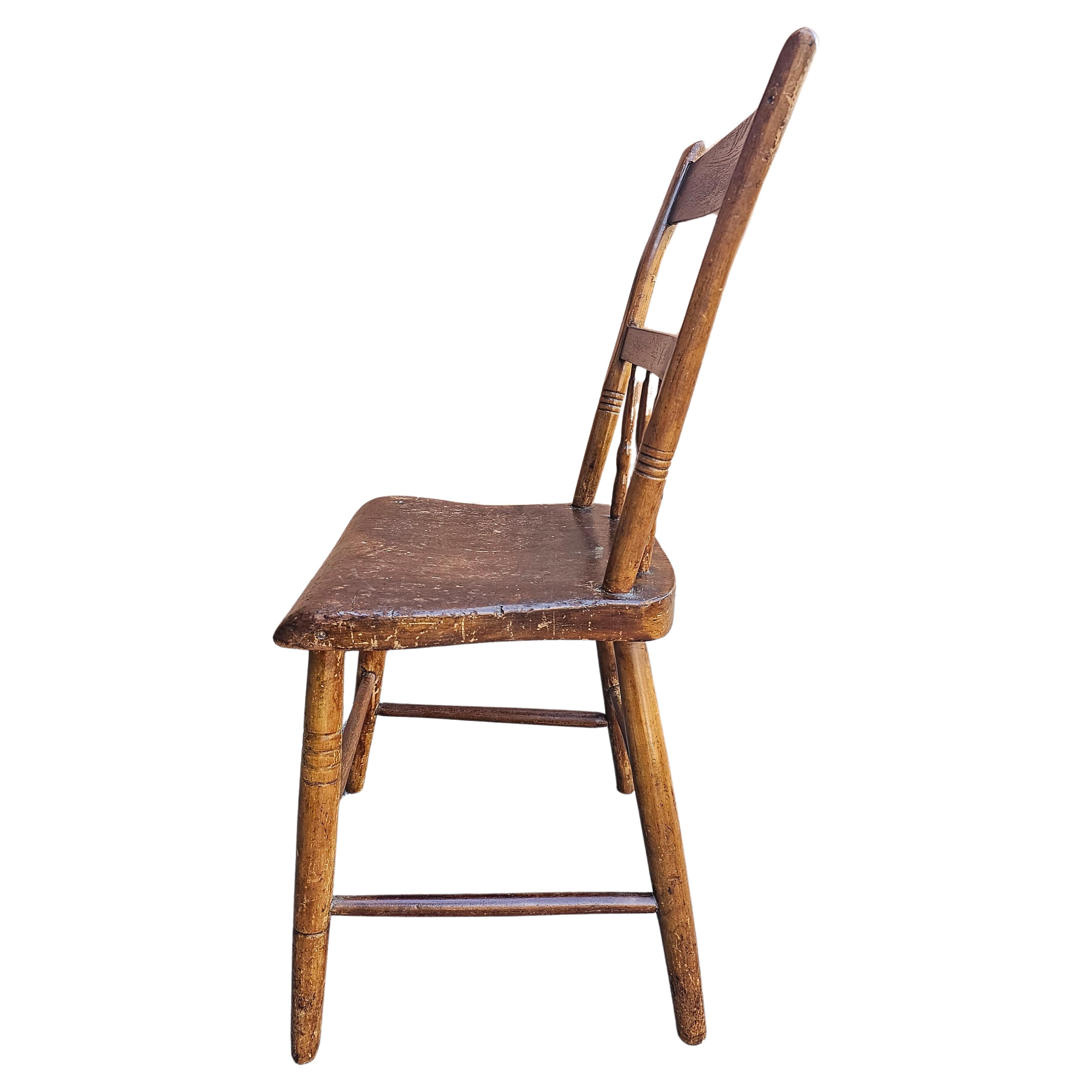 19. Jahrhundert frühen amerikanischen Stil Ahorn Leiter und Spindel zurück Plank Side Chair (Handgefertigt) im Angebot