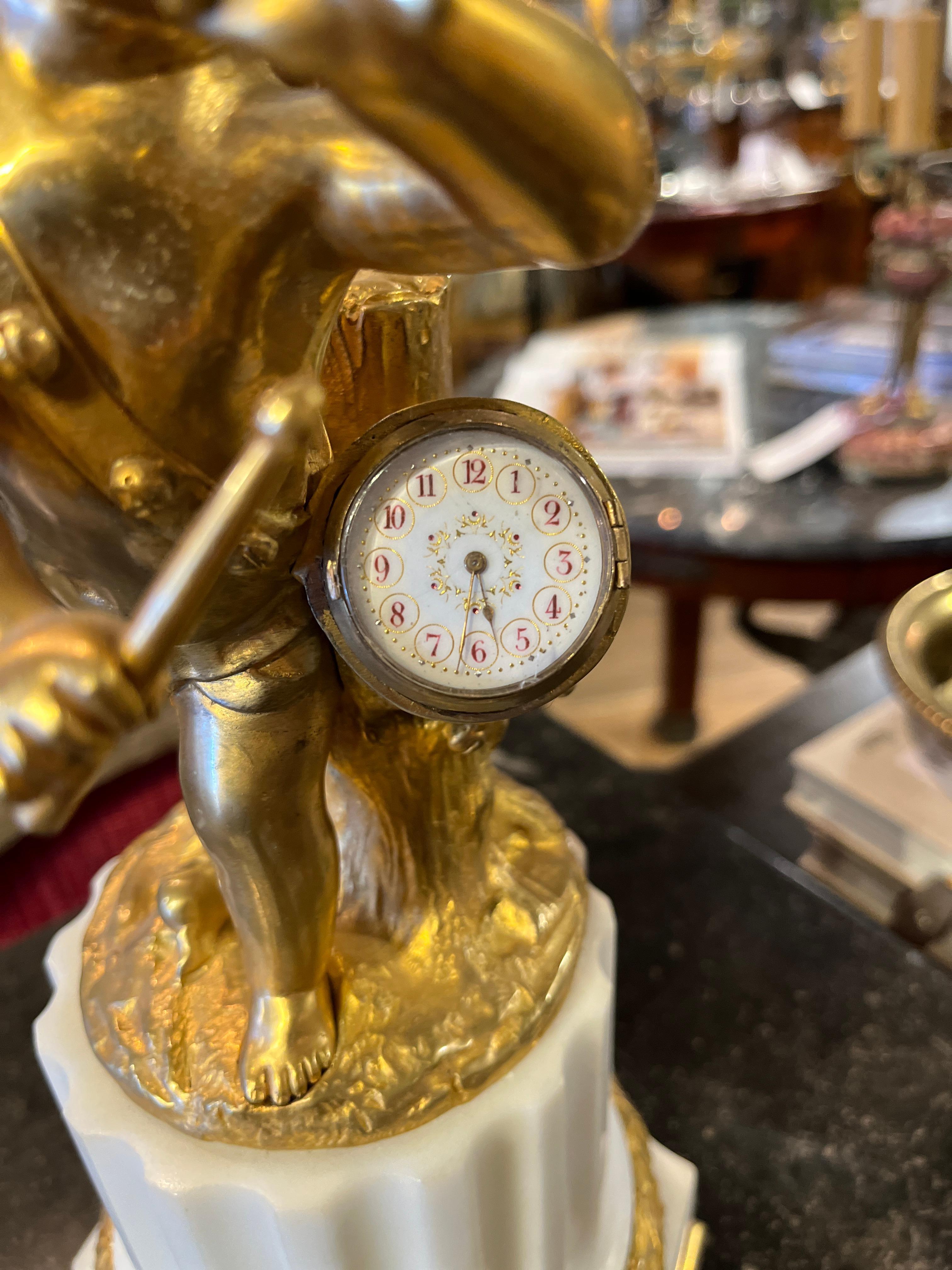 Francese Orologio francese del XIX secolo (primi anni) Marmo e Ormolu in vendita