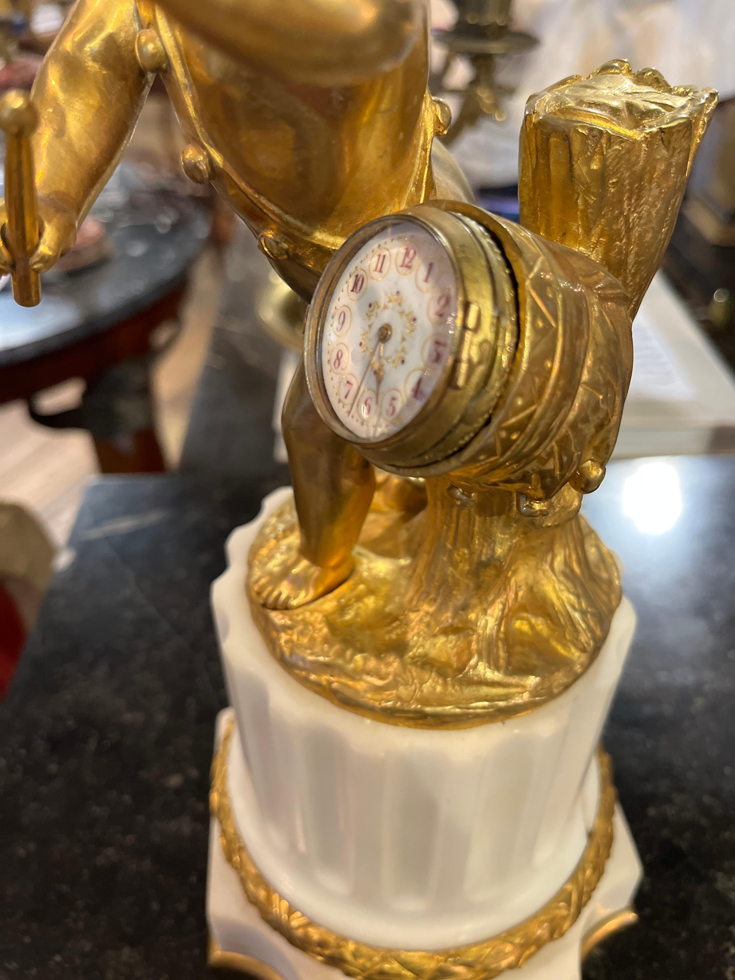 Orologio francese del XIX secolo (primi anni) Marmo e Ormolu in vendita 1