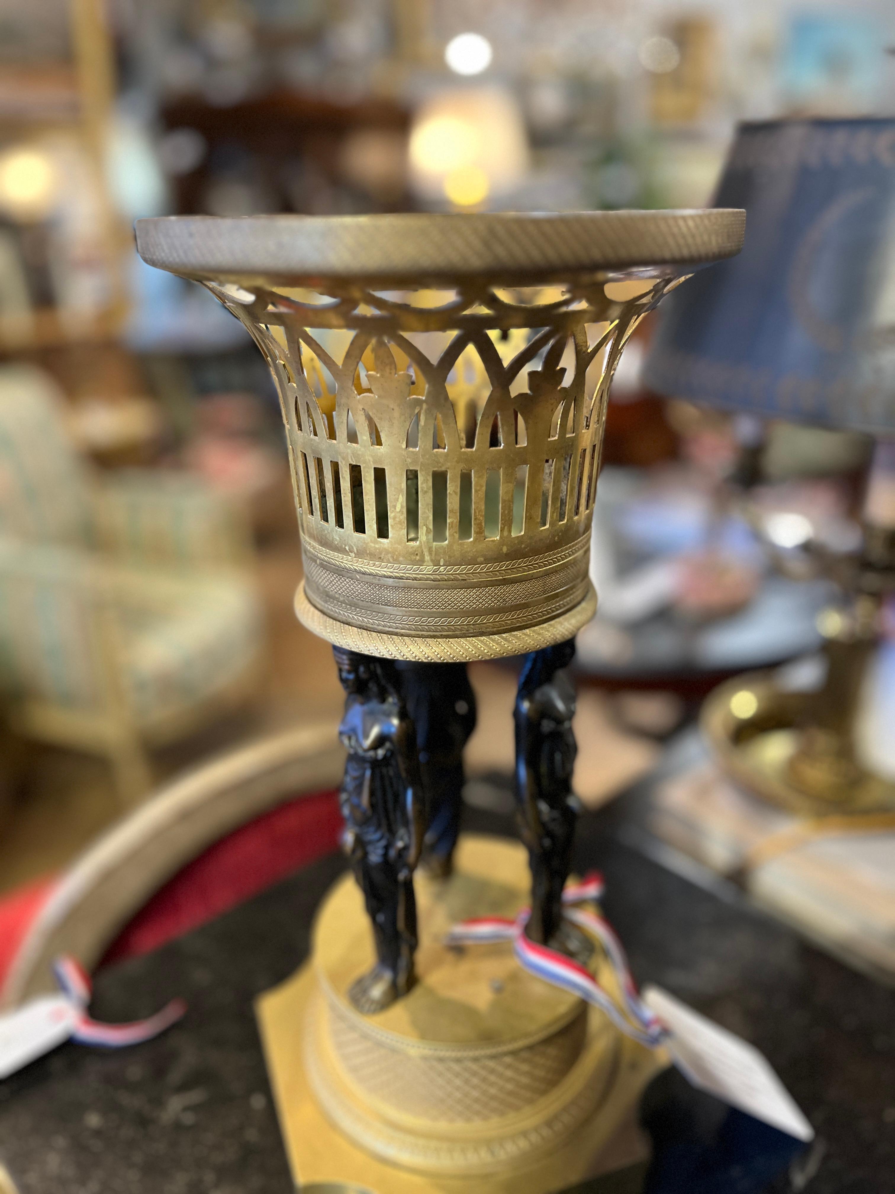 19th Century (Early) French Empire Gilt Bronze Center Piece In Good Condition For Sale In Scottsdale, AZ
