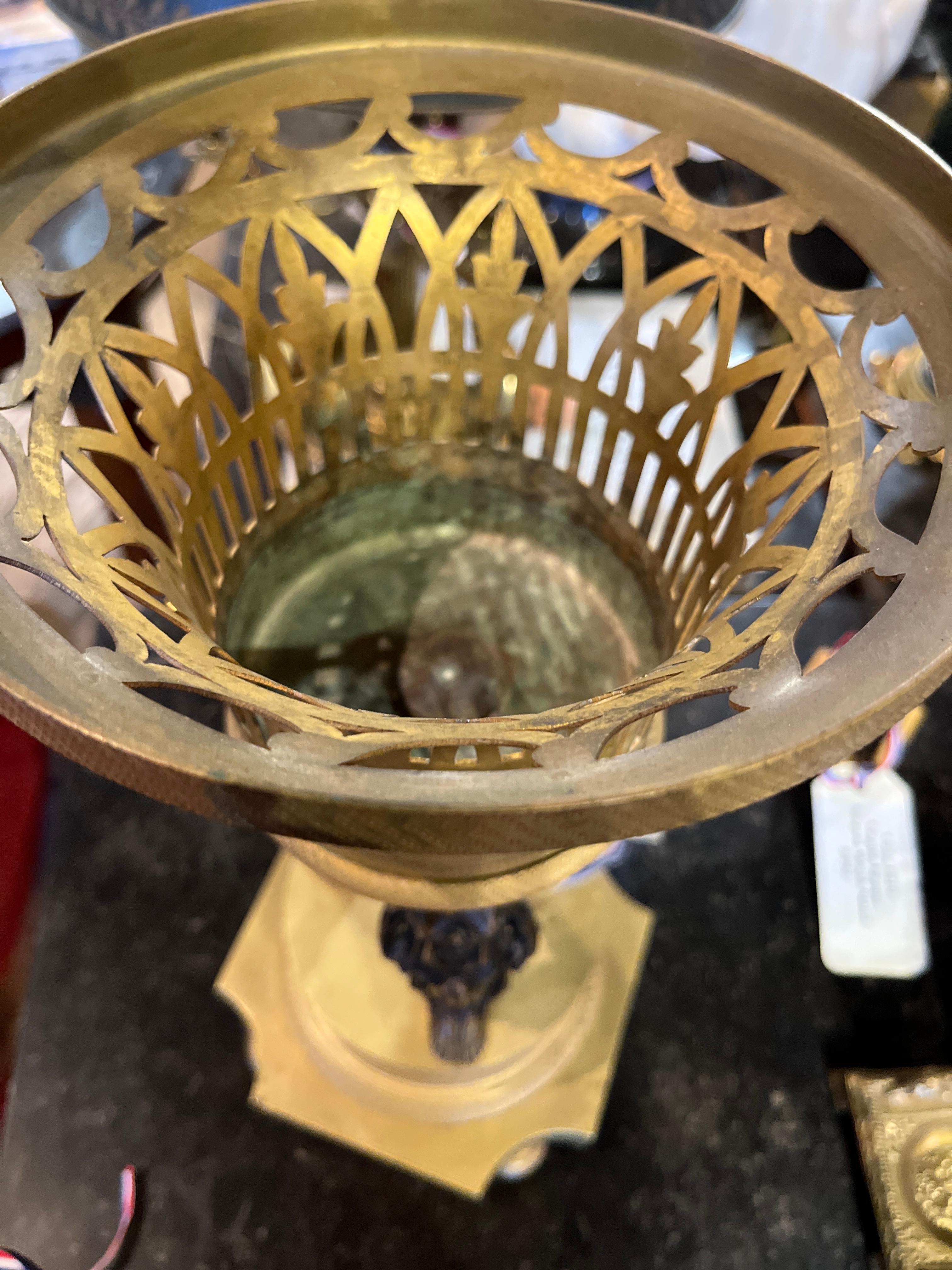 19th Century (Early) French Empire Gilt Bronze Center Piece For Sale 3