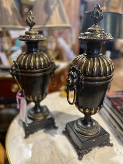 Urne in bronzo Regency inglese del XIX secolo (inizio) Giorgio III