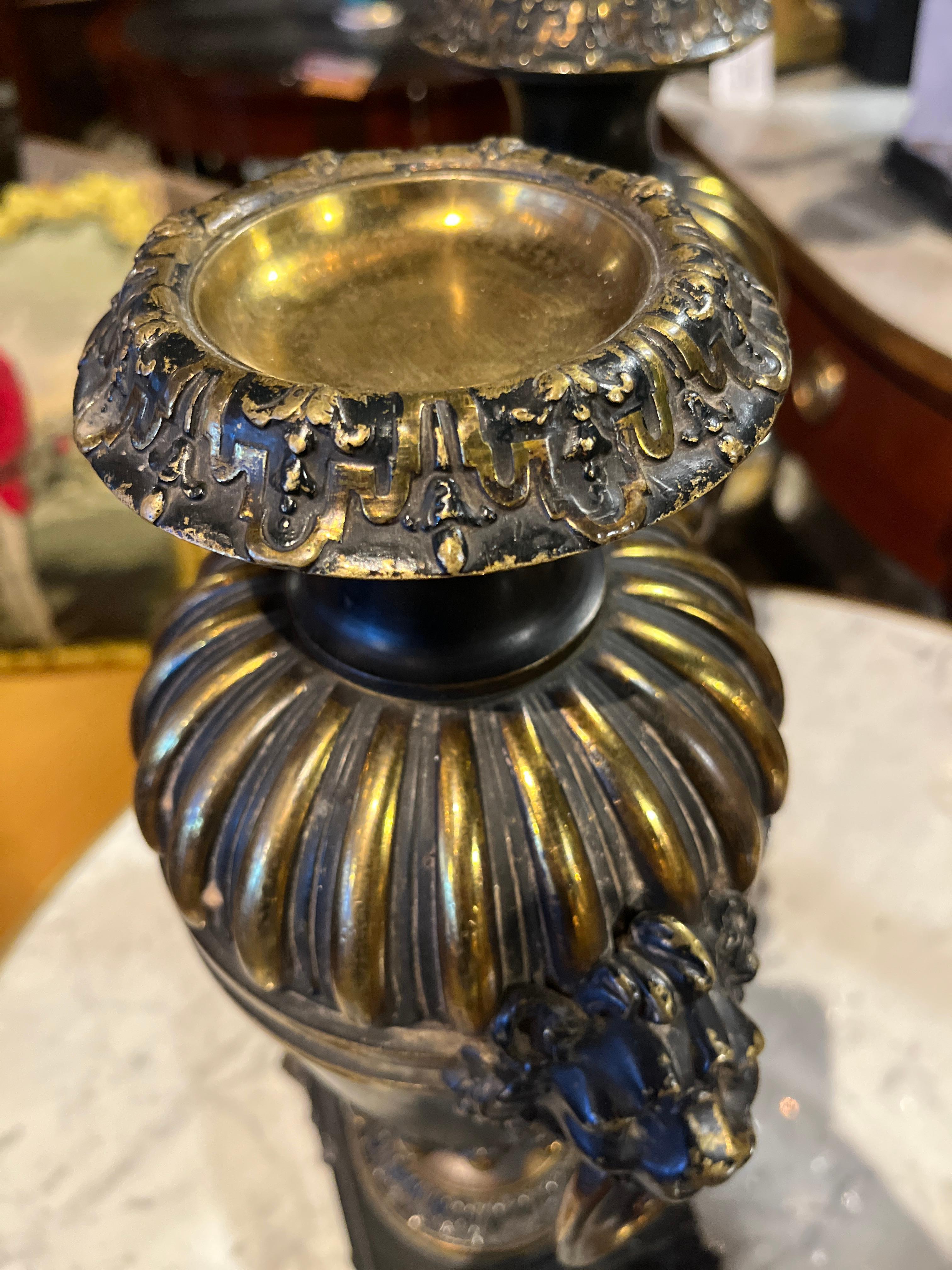 19. Jahrhundert (früh) George III Englisch Regency Bronze Urnen im Angebot 2
