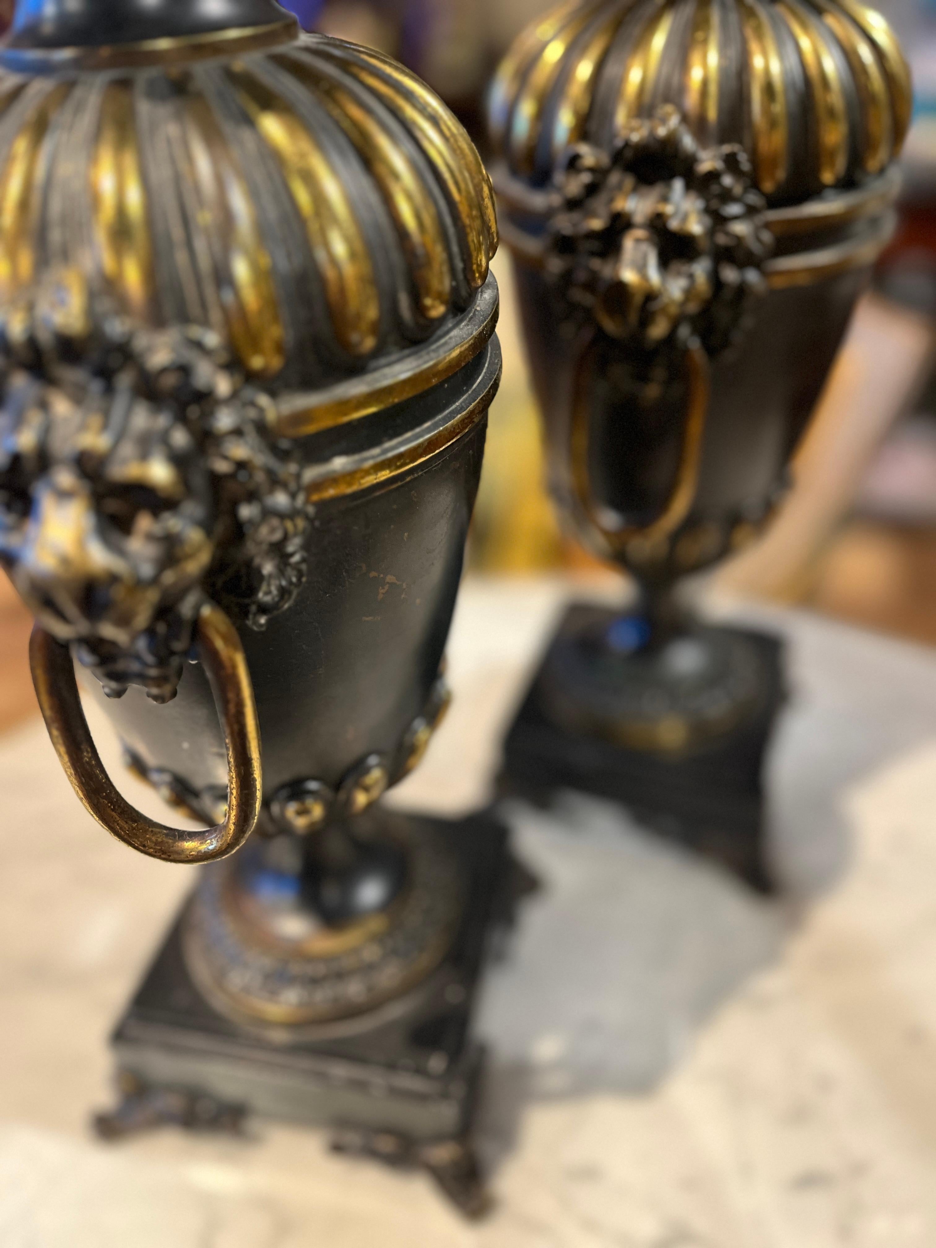 19. Jahrhundert (früh) George III Englisch Regency Bronze Urnen im Angebot 3