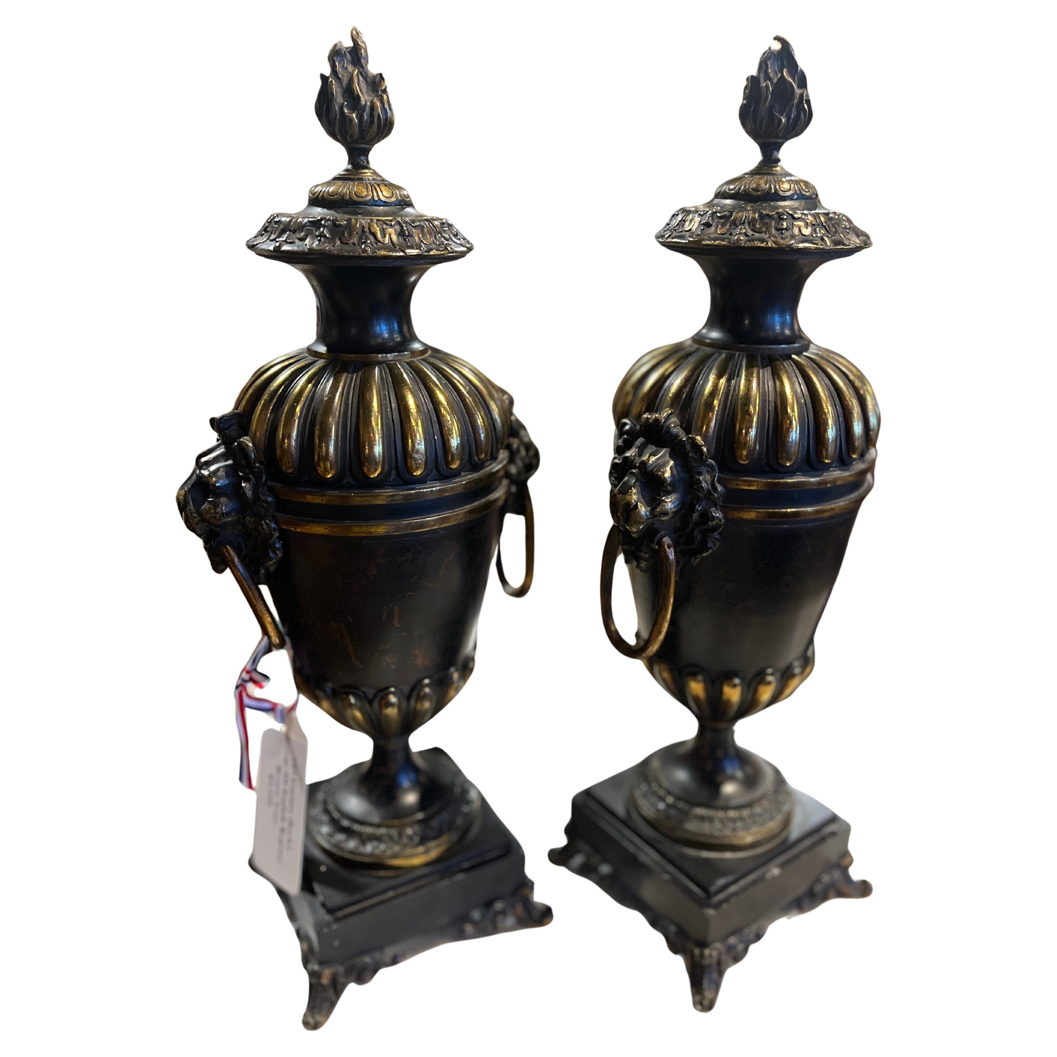 19. Jahrhundert (früh) George III Englisch Regency Bronze Urnen im Angebot