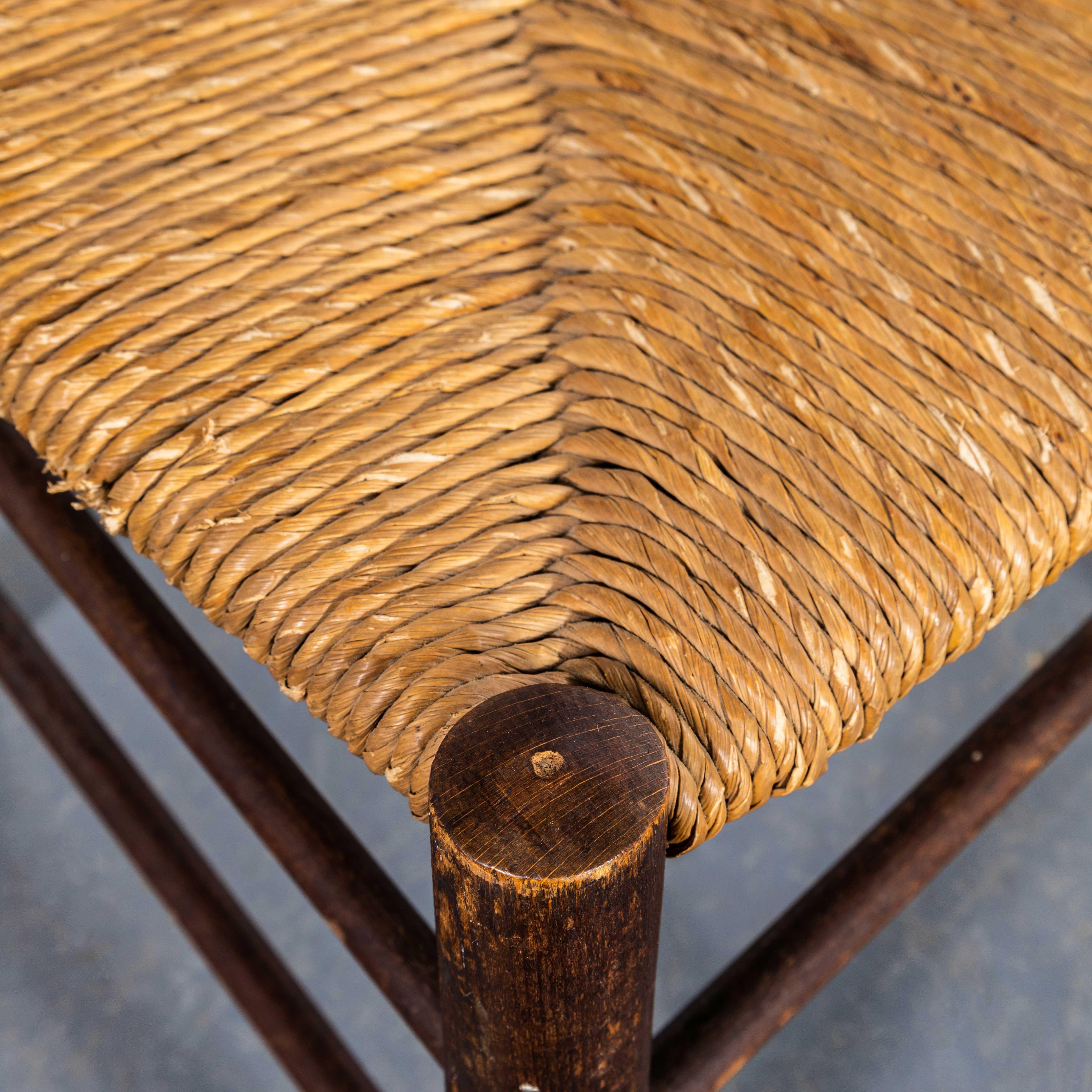 19e siècle Chaise d'appoint Church's du début de l'ère victorienne. 

Nous sommes tombés sur cette chaise au cours de nos voyages et nous l'avons achetée simplement en raison de notre passion pour les chaises d'église simples. D'un style très
