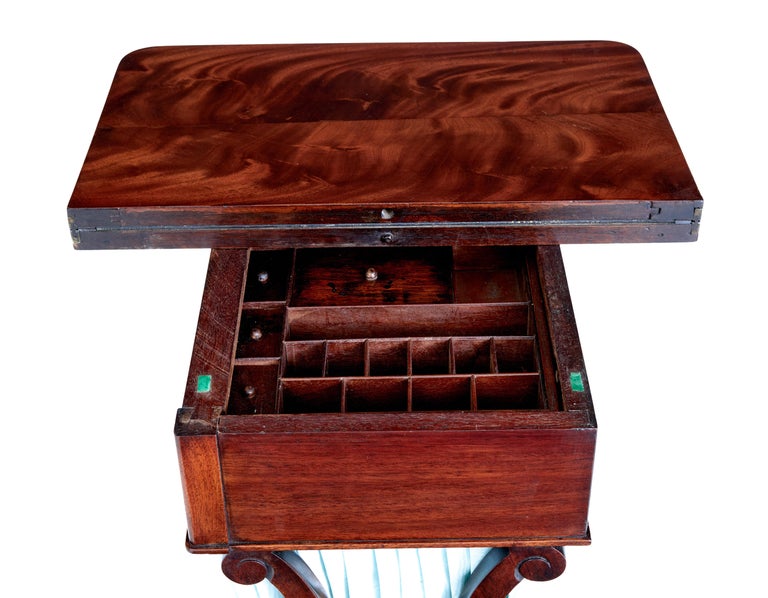 19th Century Early Victorian Mahogany Sewing Table For Sale at 1stDibs