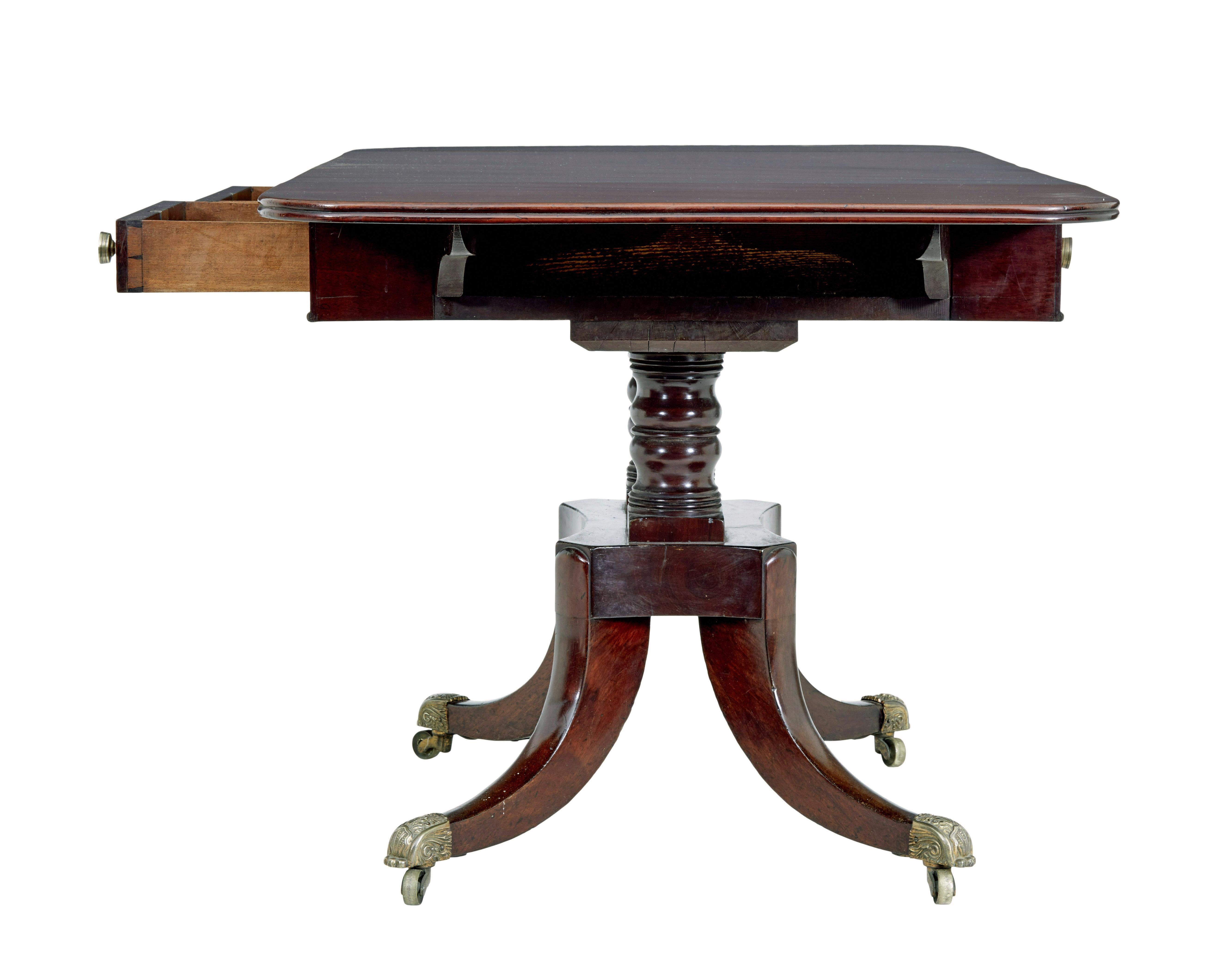 Mesa de sofá de caoba victoriana de principios del siglo XIX Inglés en venta