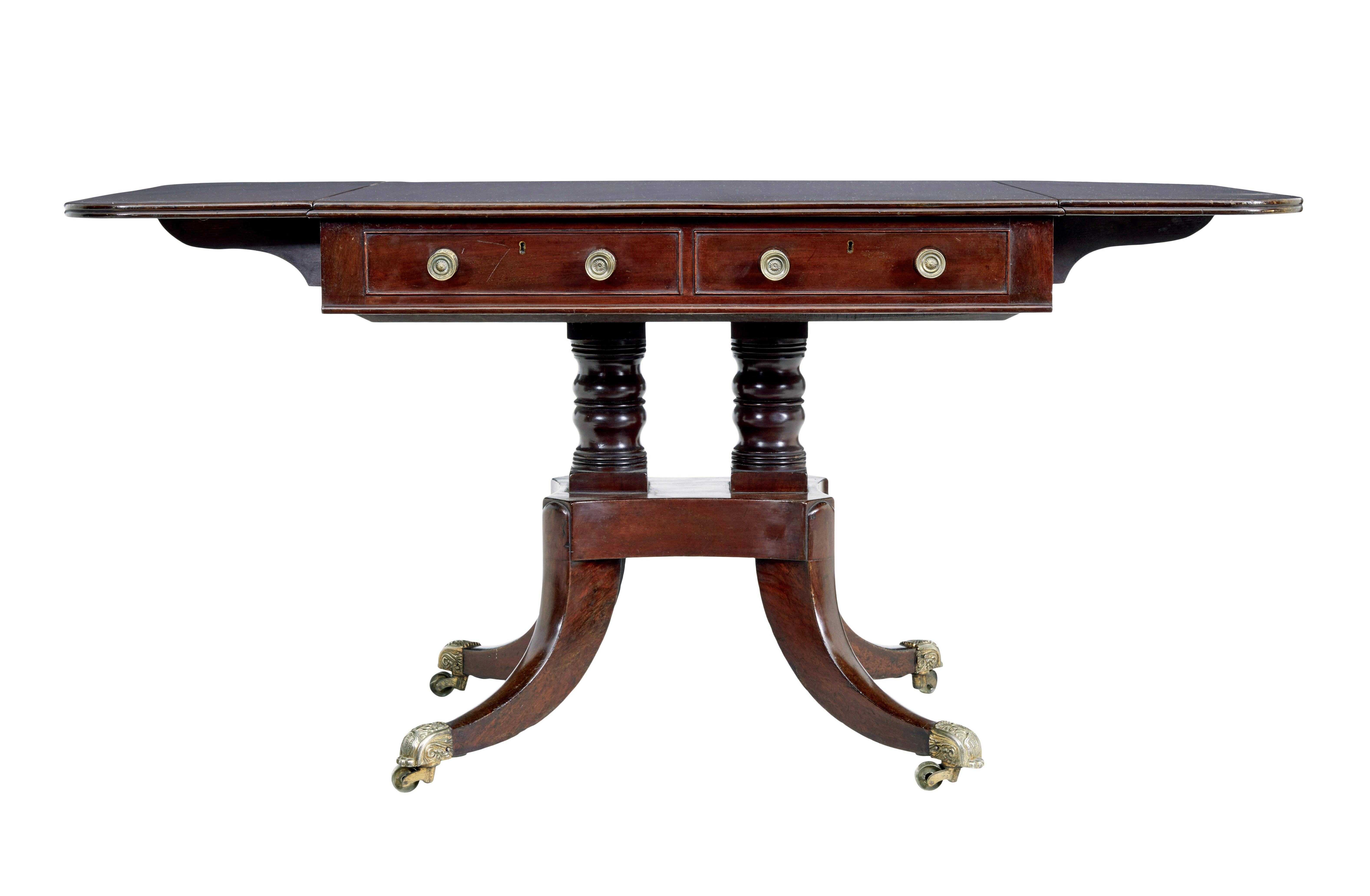 Mesa de sofá de caoba victoriana de principios del siglo XIX Tallado en venta