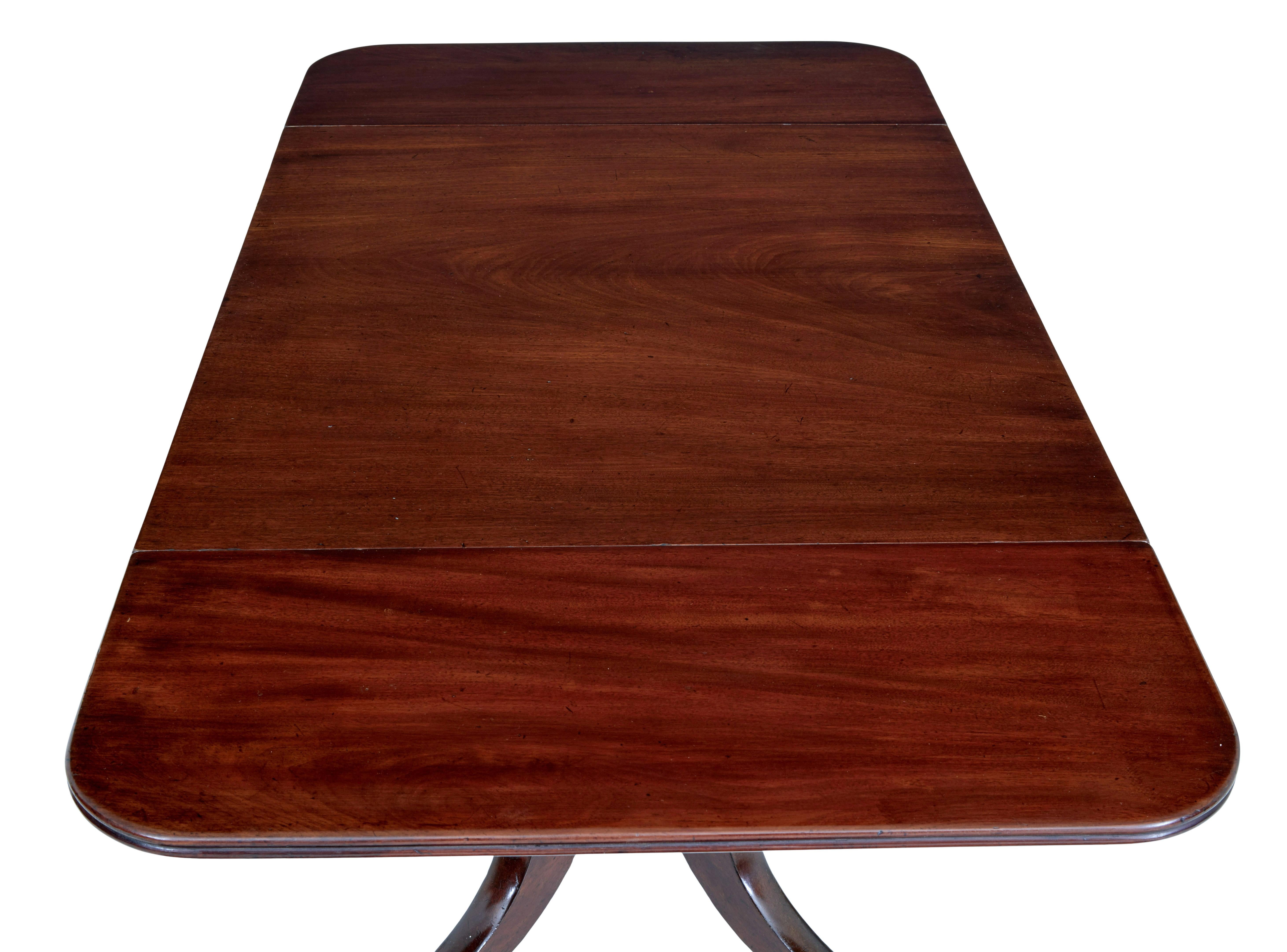 Mesa de sofá de caoba victoriana de principios del siglo XIX Latón en venta