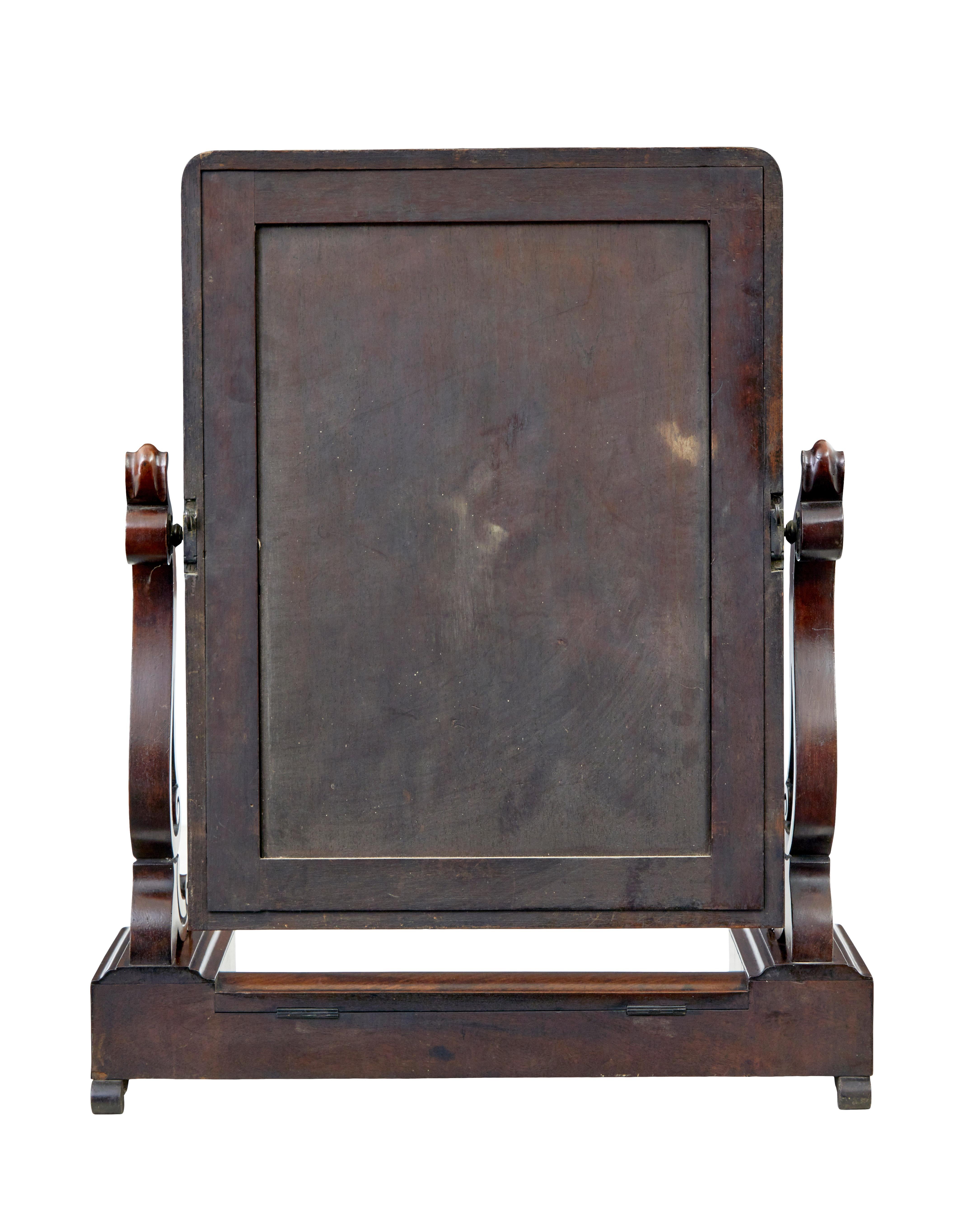 Early Victorian 19th century early Victorian mahogany vanity mirror For Sale