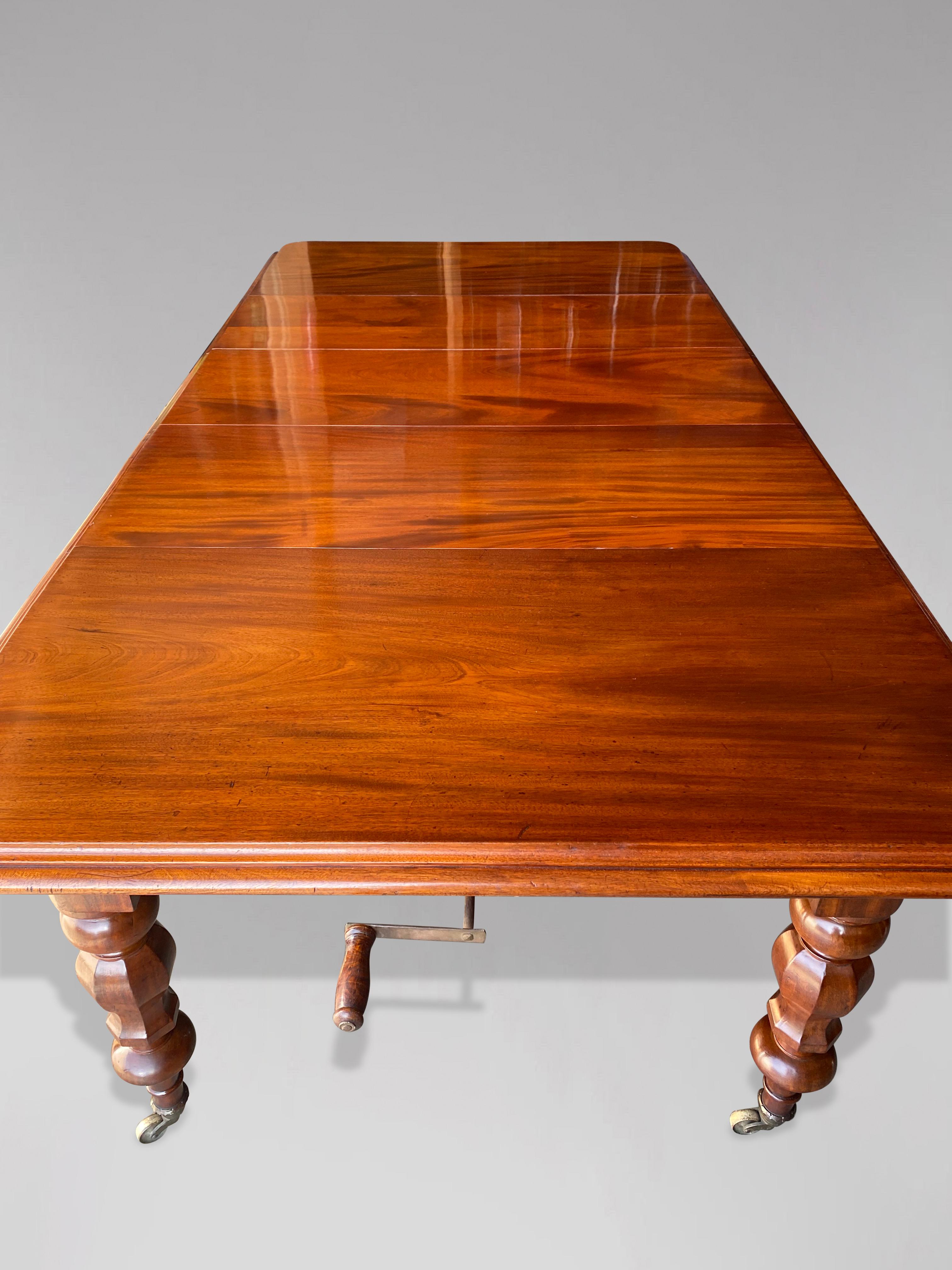 19th Century Early Victorian Period Wind Out Extending Dining Table In Excellent Condition In Petworth,West Sussex, GB