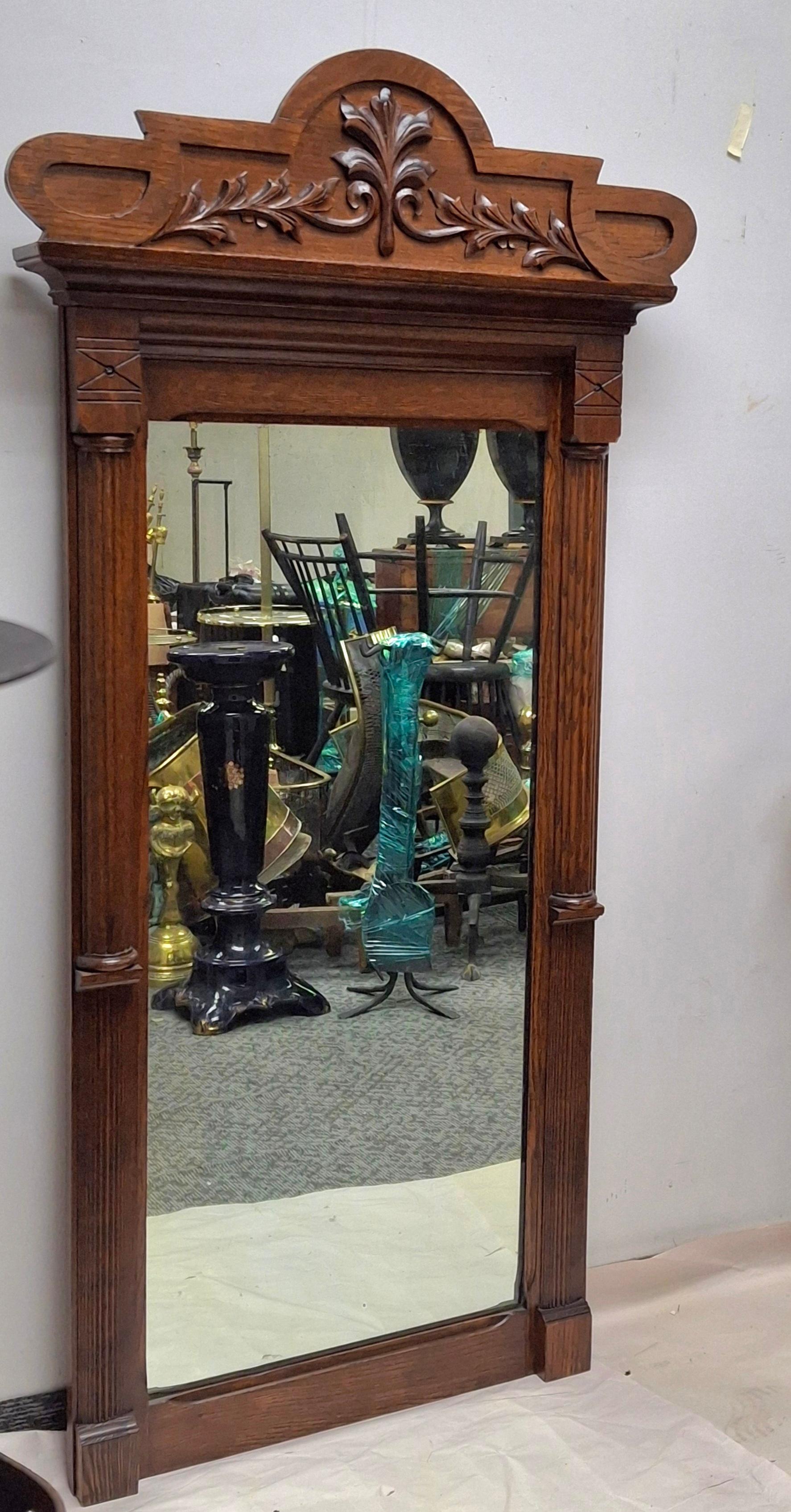 Américain 19th Century Eastlake Carved Oak Wall Mirror en vente