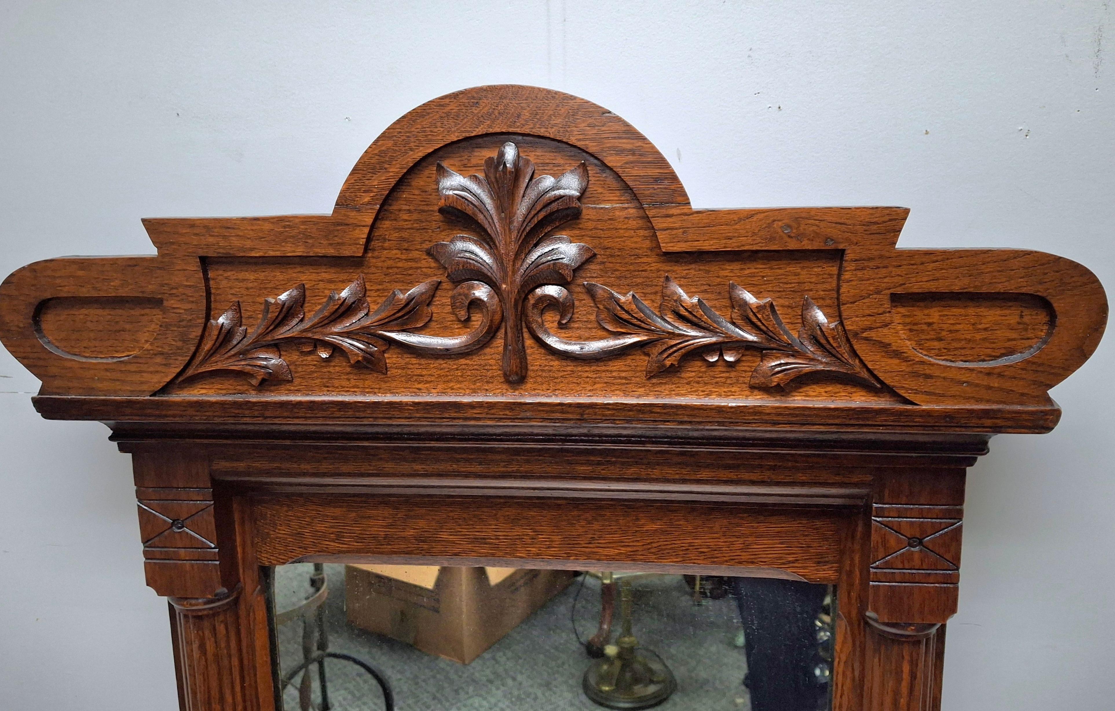 19th Century Eastlake Carved Oak Wall Mirror Bon état - En vente à Germantown, MD