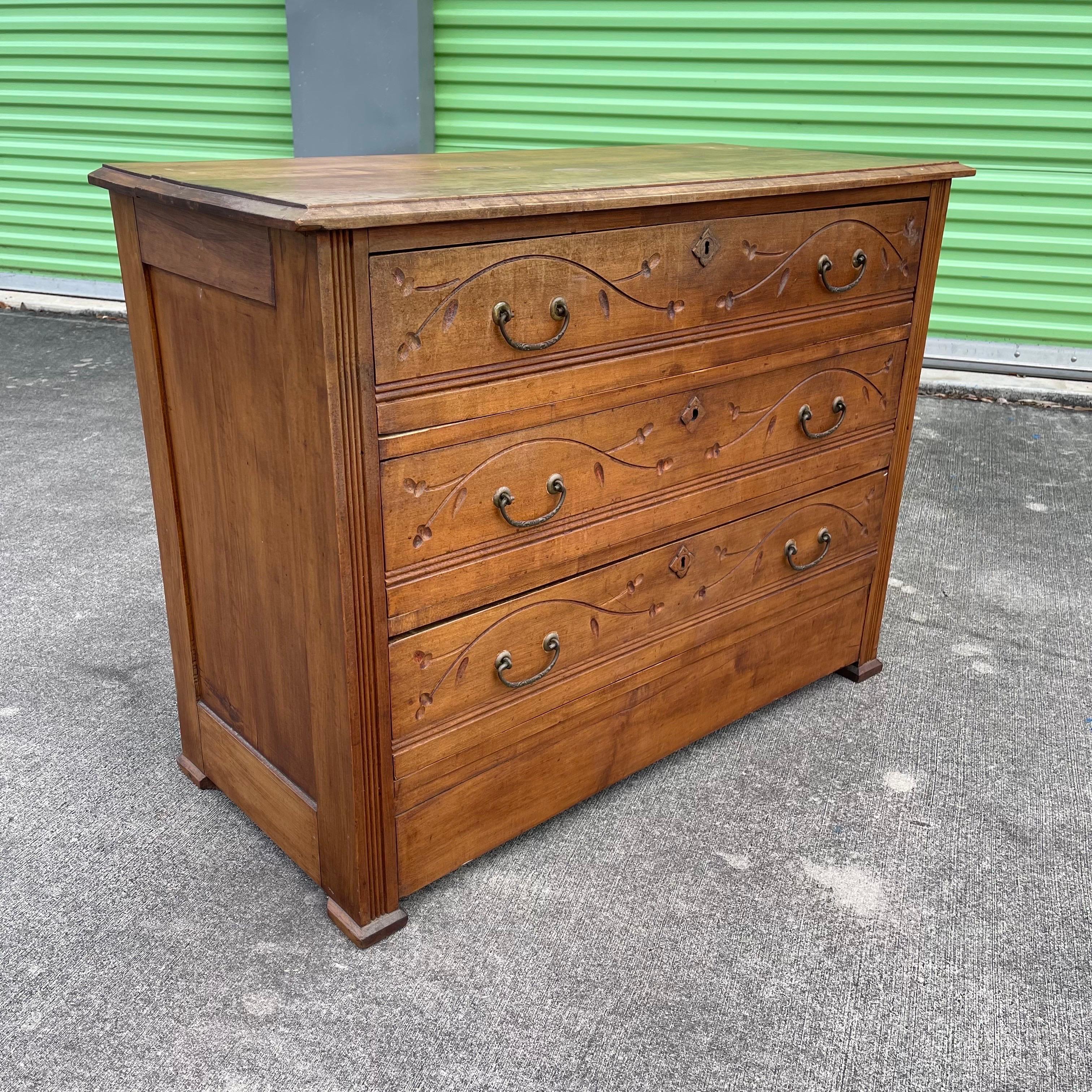 19th Century Eastlake Victorian Carved Wood Dresser Chest of Drawers In Good Condition For Sale In Jensen Beach, FL