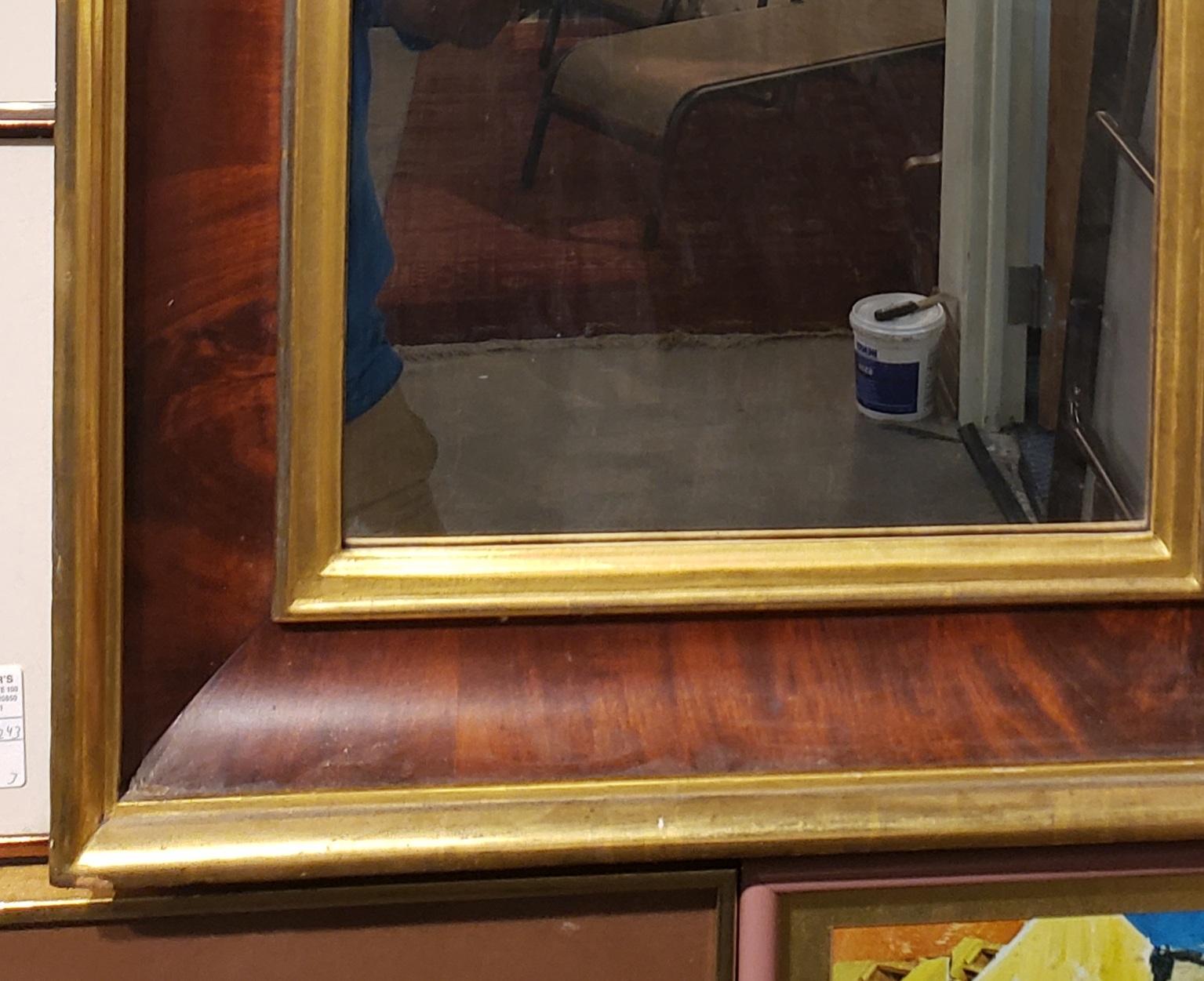 Américain Miroir Trumeau Empire américain du 19ème siècle avec cadre en acajou flammé doré à la feuille en vente