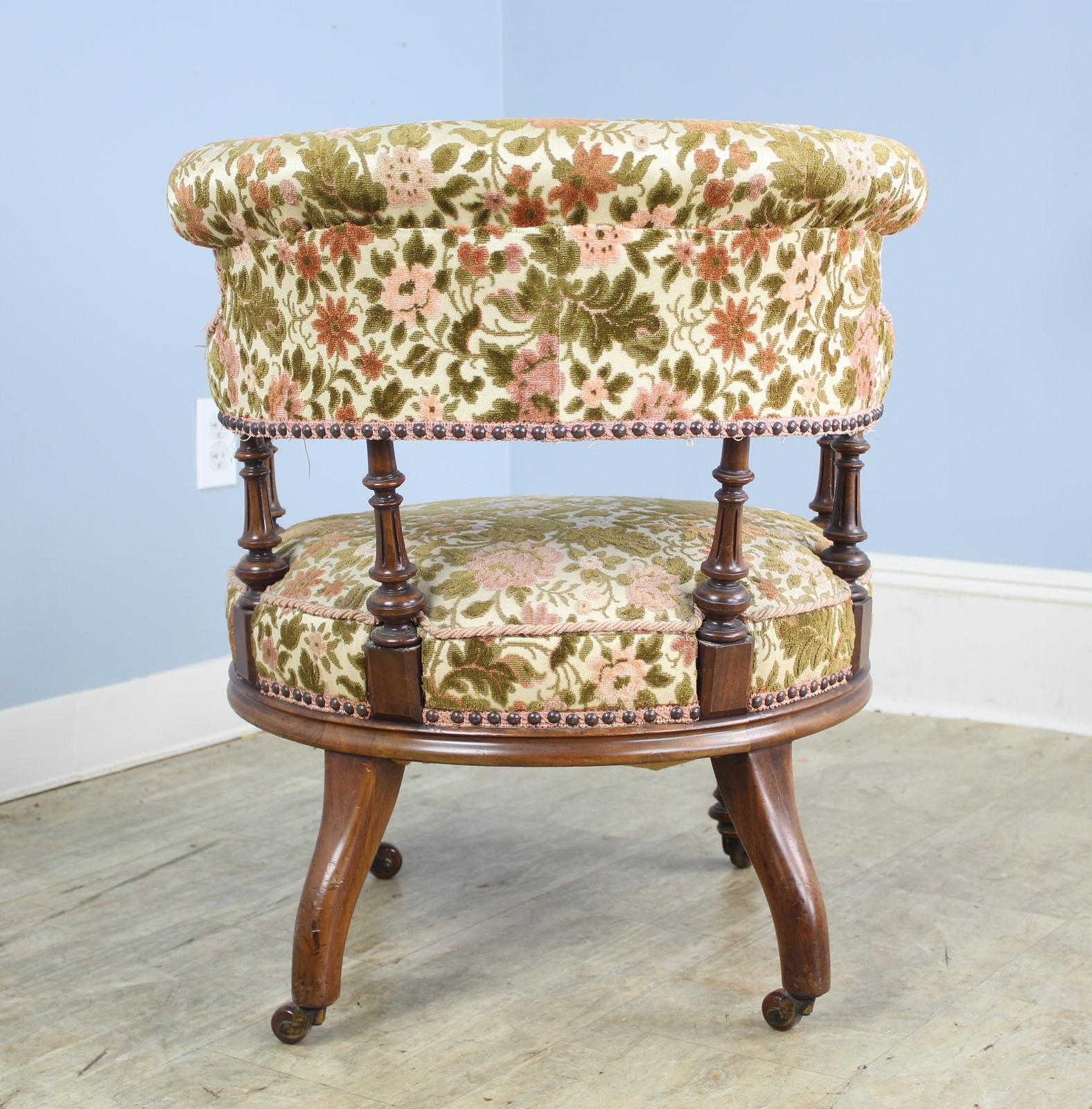 19th Century Easy Chair with Walnut Frame For Sale 1