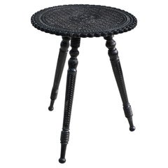 Table d'appoint Nagina Jaipur du 19e siècle, ébonisée et sculptée à la main